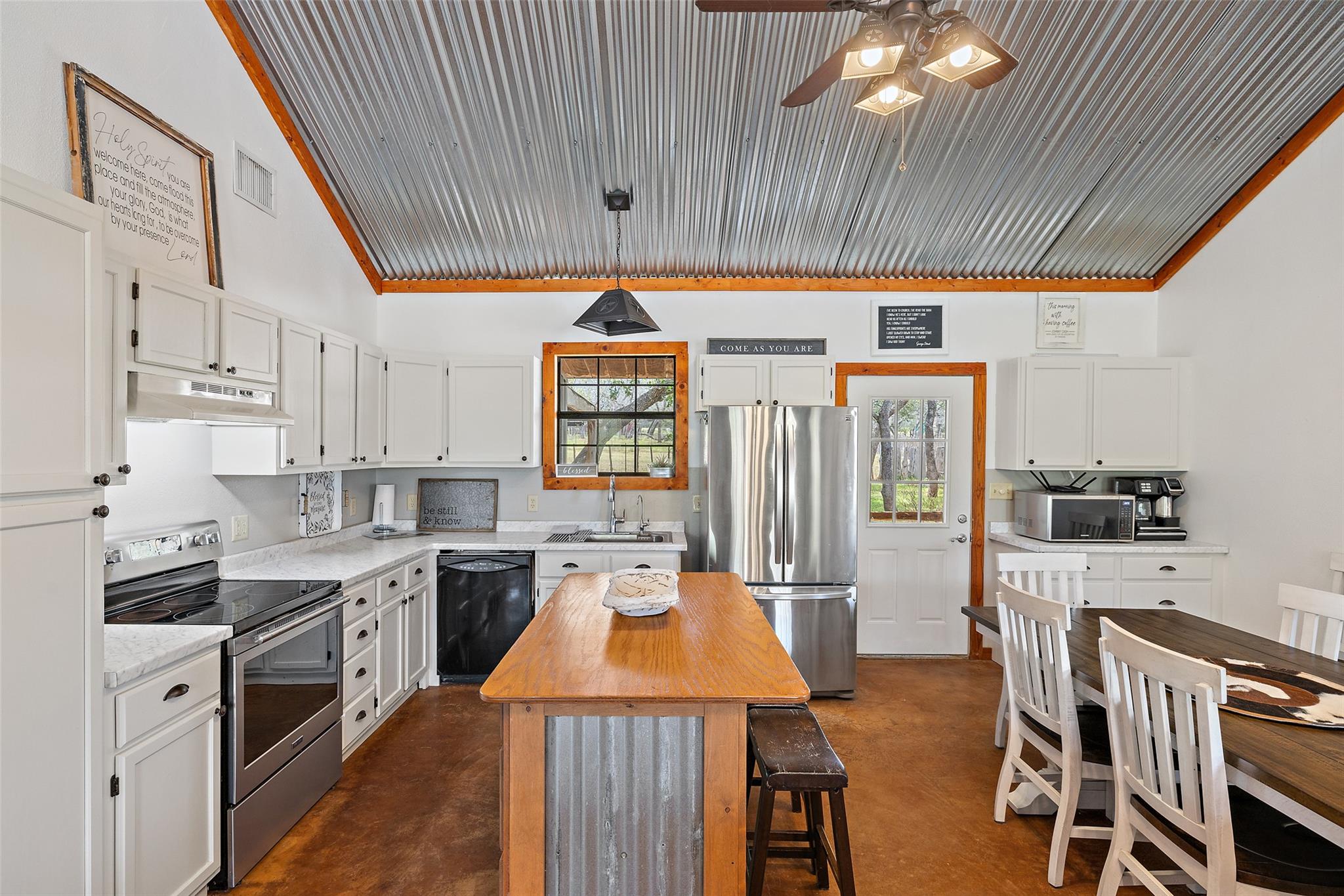 2631 N US Hwy 281, Johnson City, TX 78636