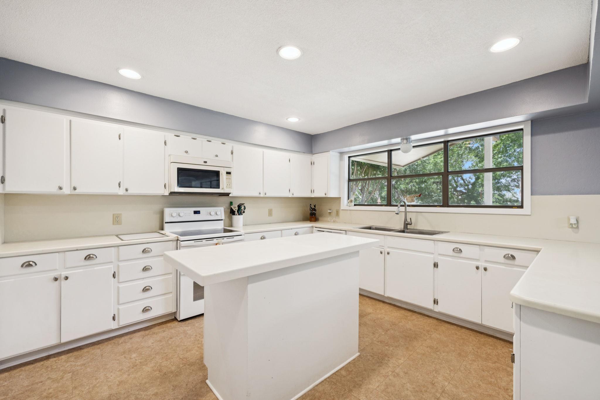 180 Wampum Way, Seguin, TX 78155