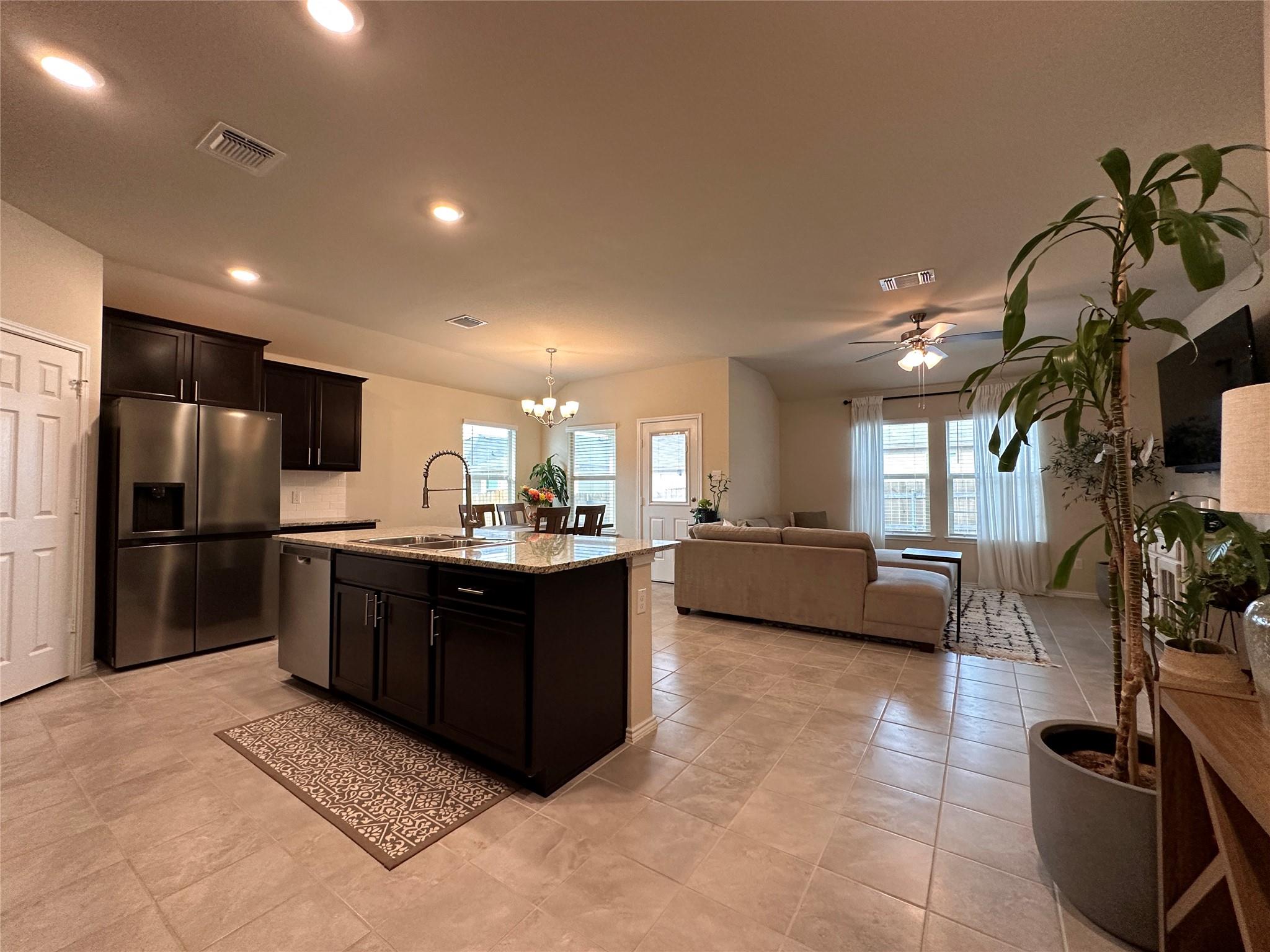 216 Midas Ln, Jarrell, TX 76537