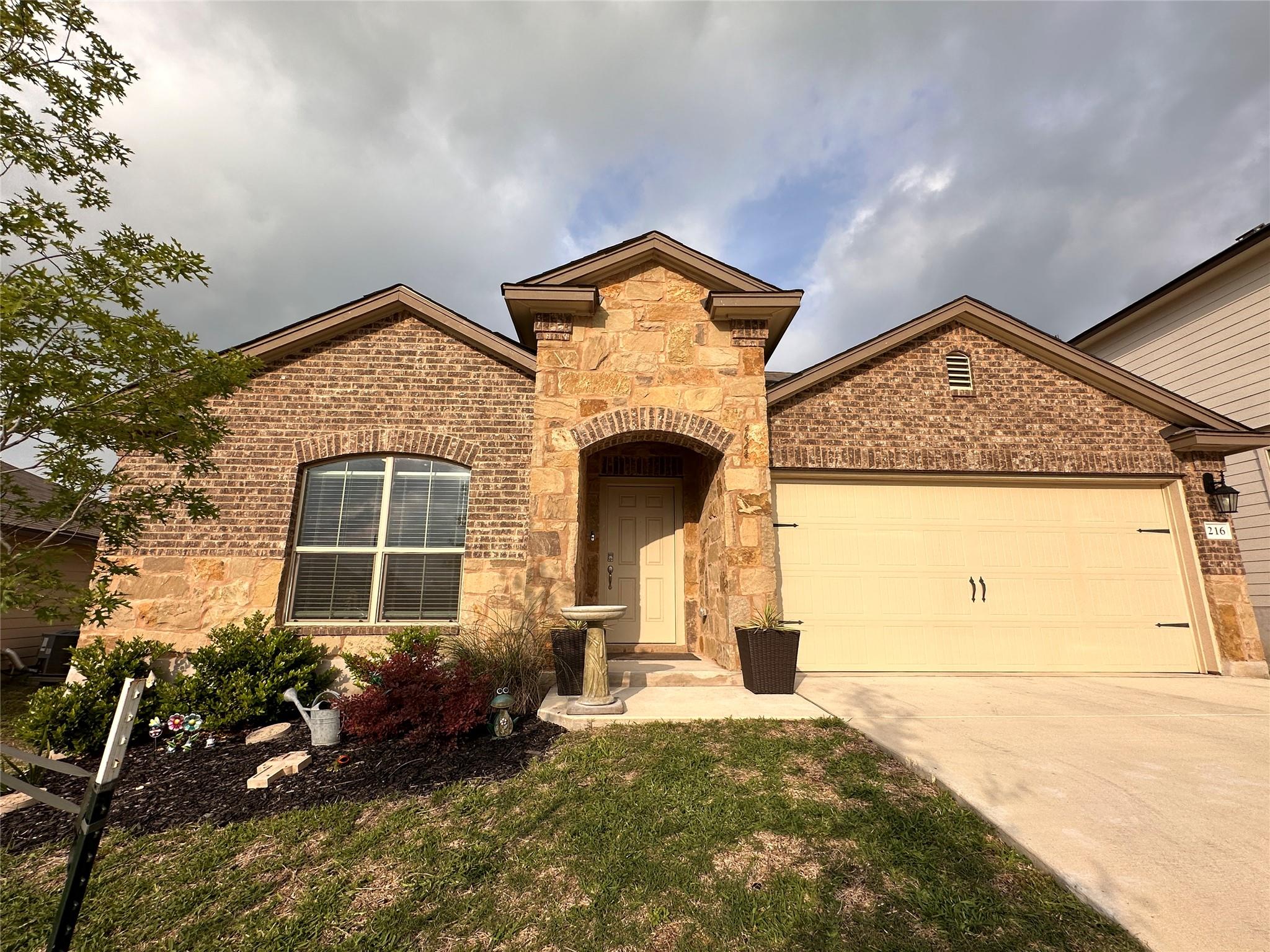 216 Midas Ln, Jarrell, TX 76537