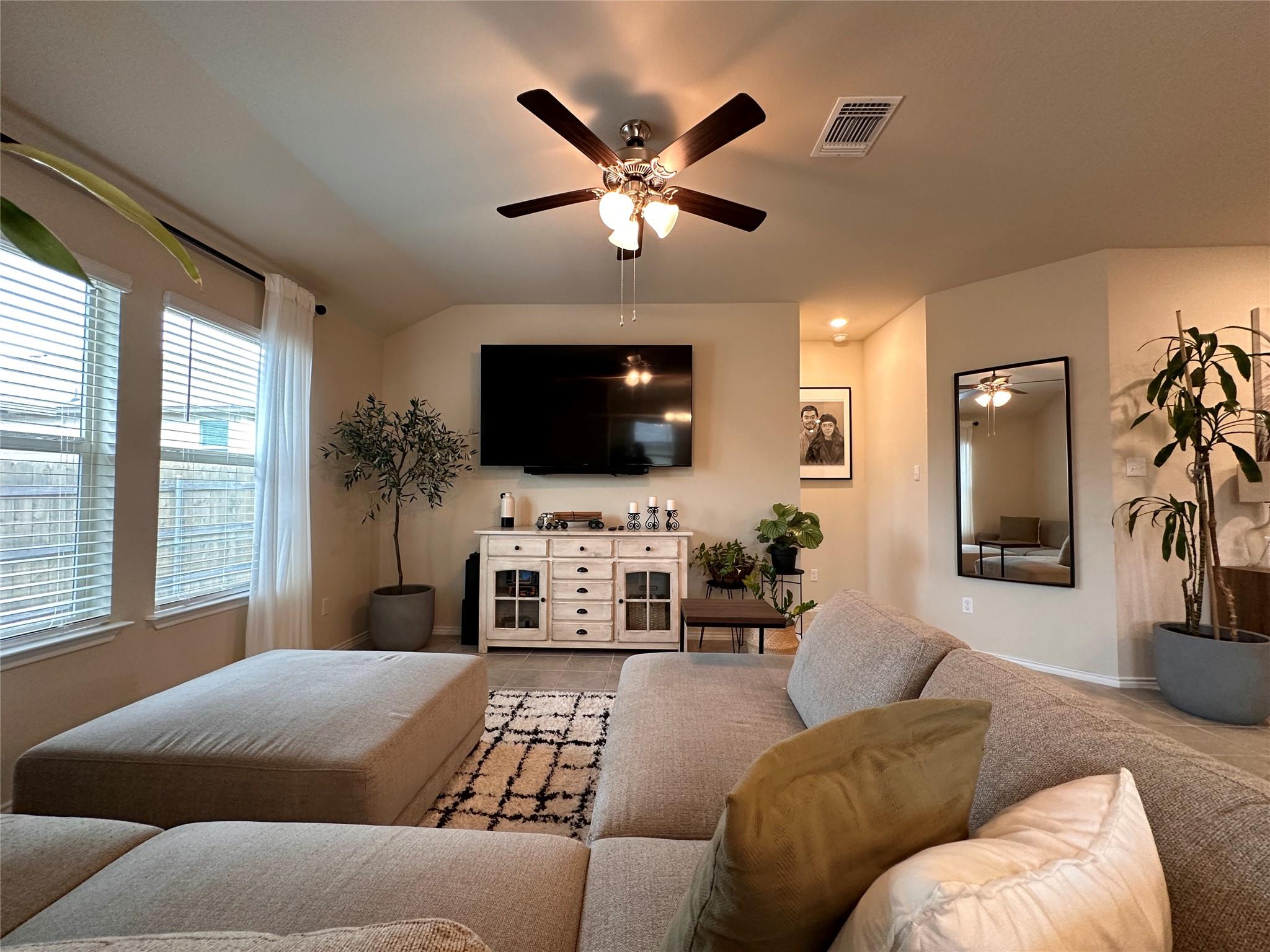 216 Midas Ln, Jarrell, TX 76537