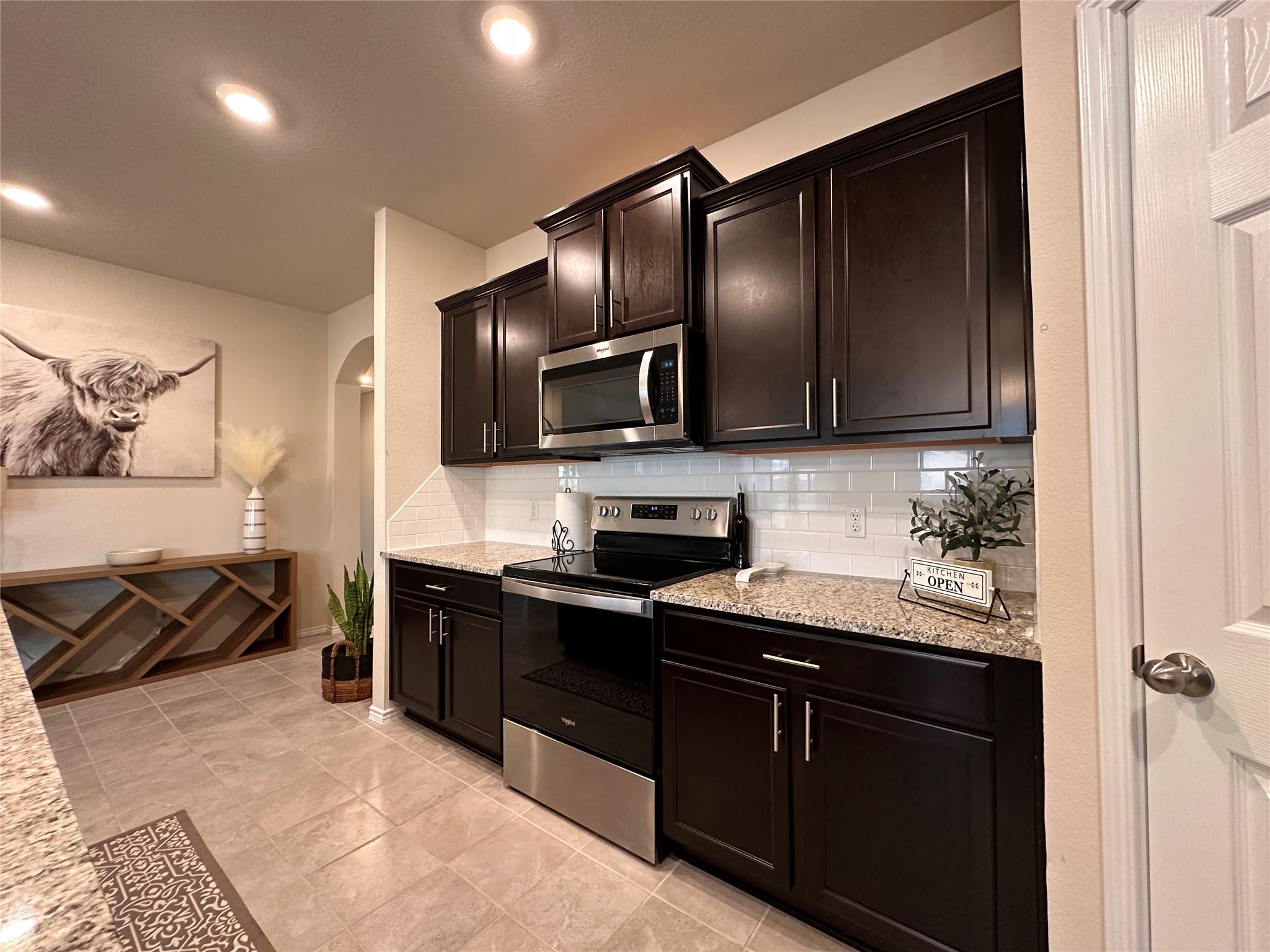 216 Midas Ln, Jarrell, TX 76537