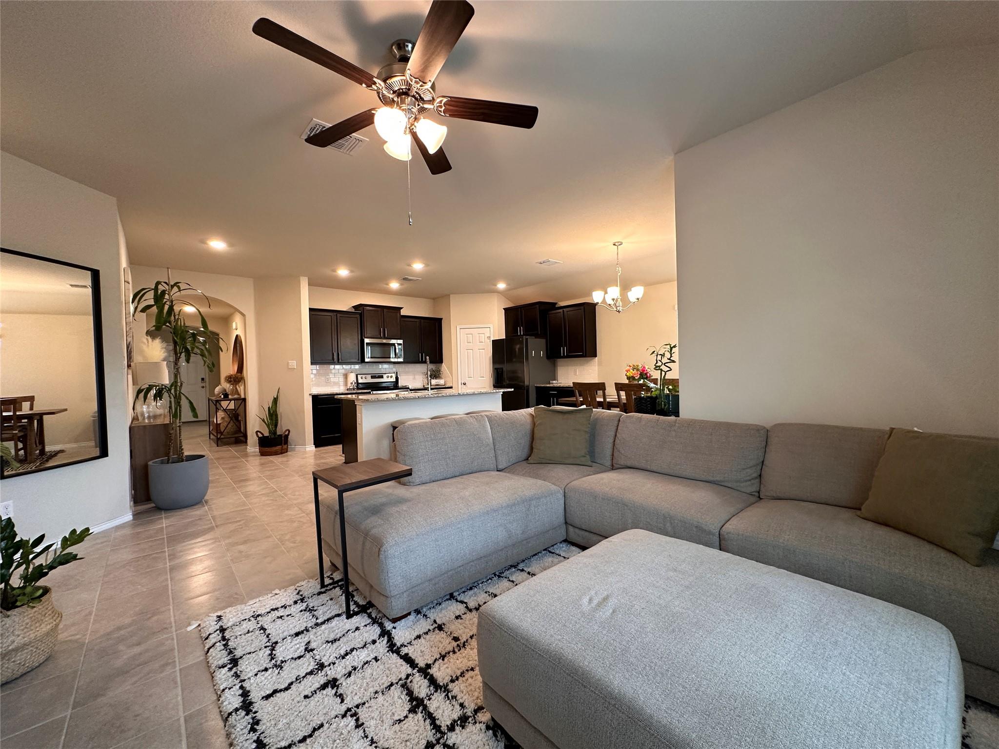 216 Midas Ln, Jarrell, TX 76537
