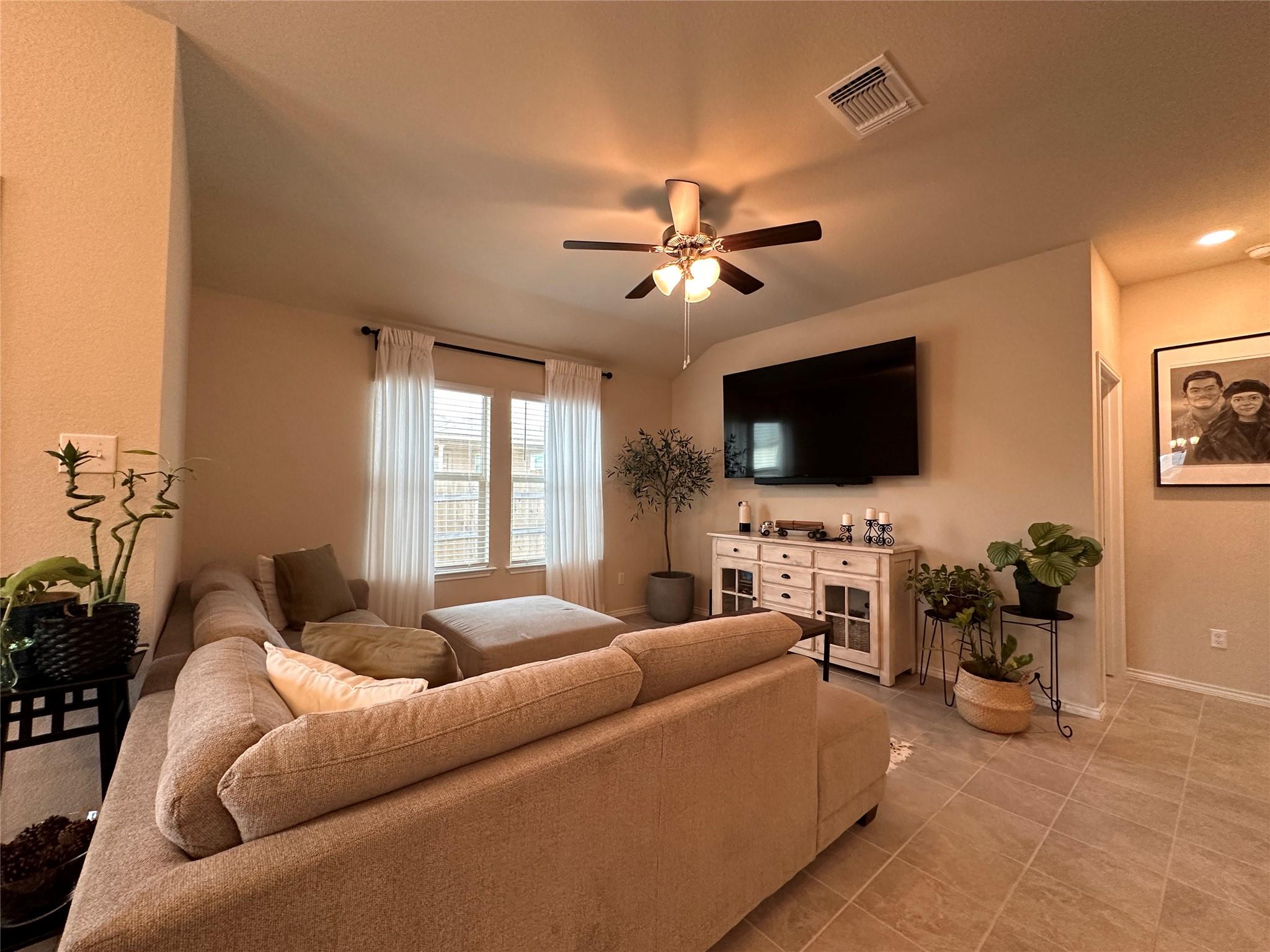 216 Midas Ln, Jarrell, TX 76537