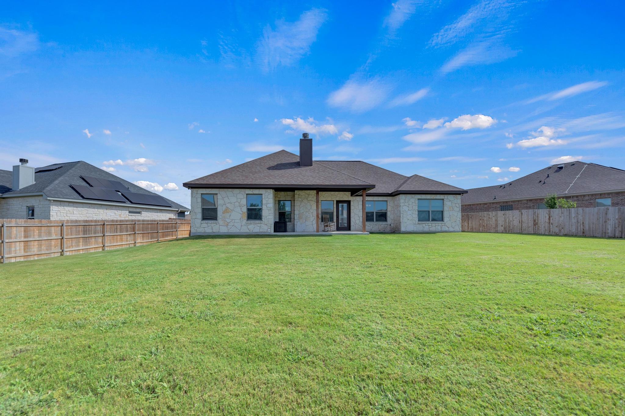 105 Don Dr, Jarrell, TX 76537
