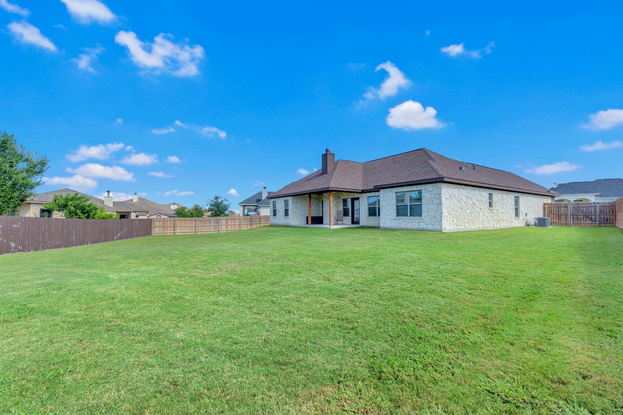105 Don Dr, Jarrell, TX 76537