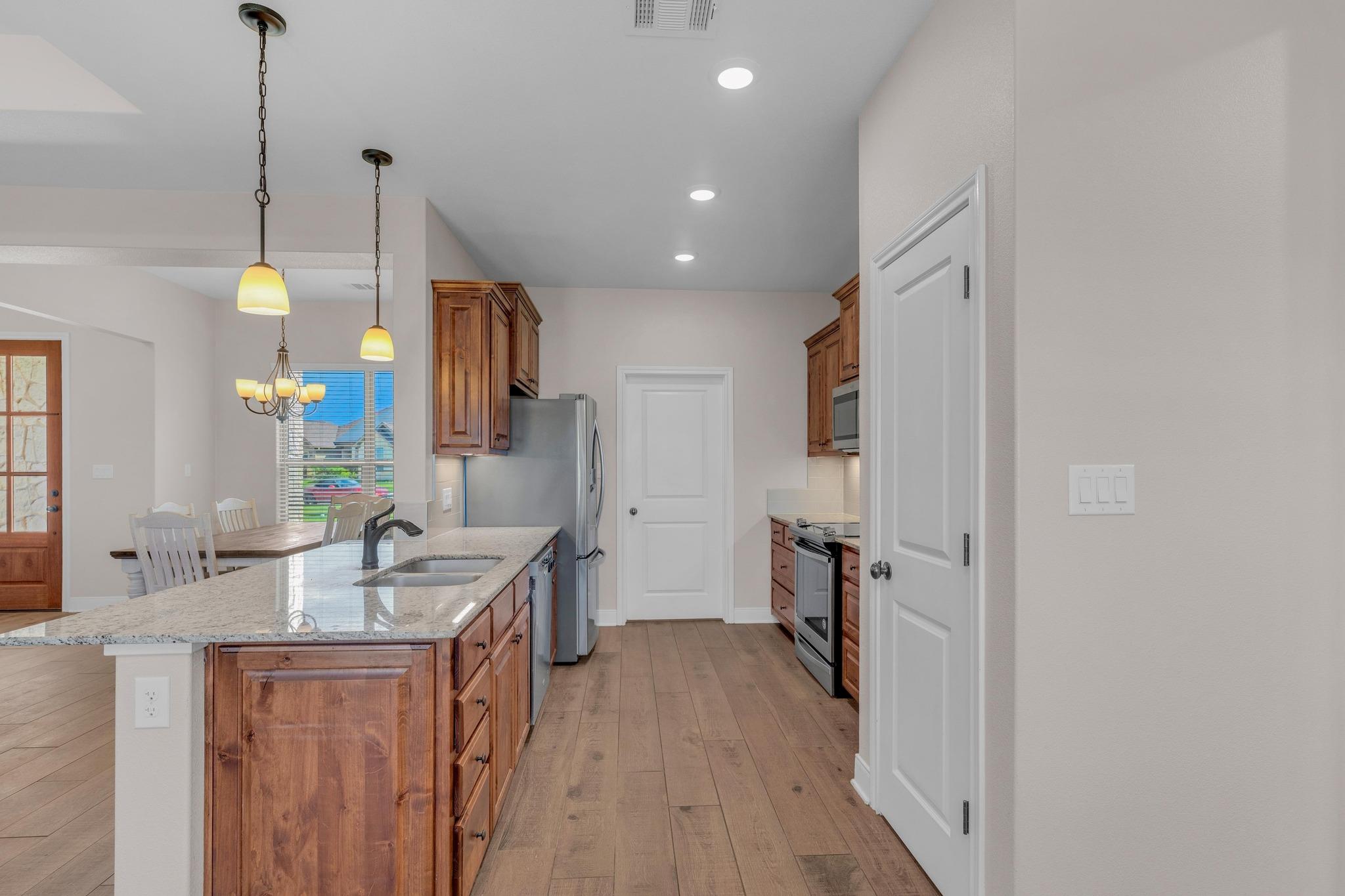 105 Don Dr, Jarrell, TX 76537