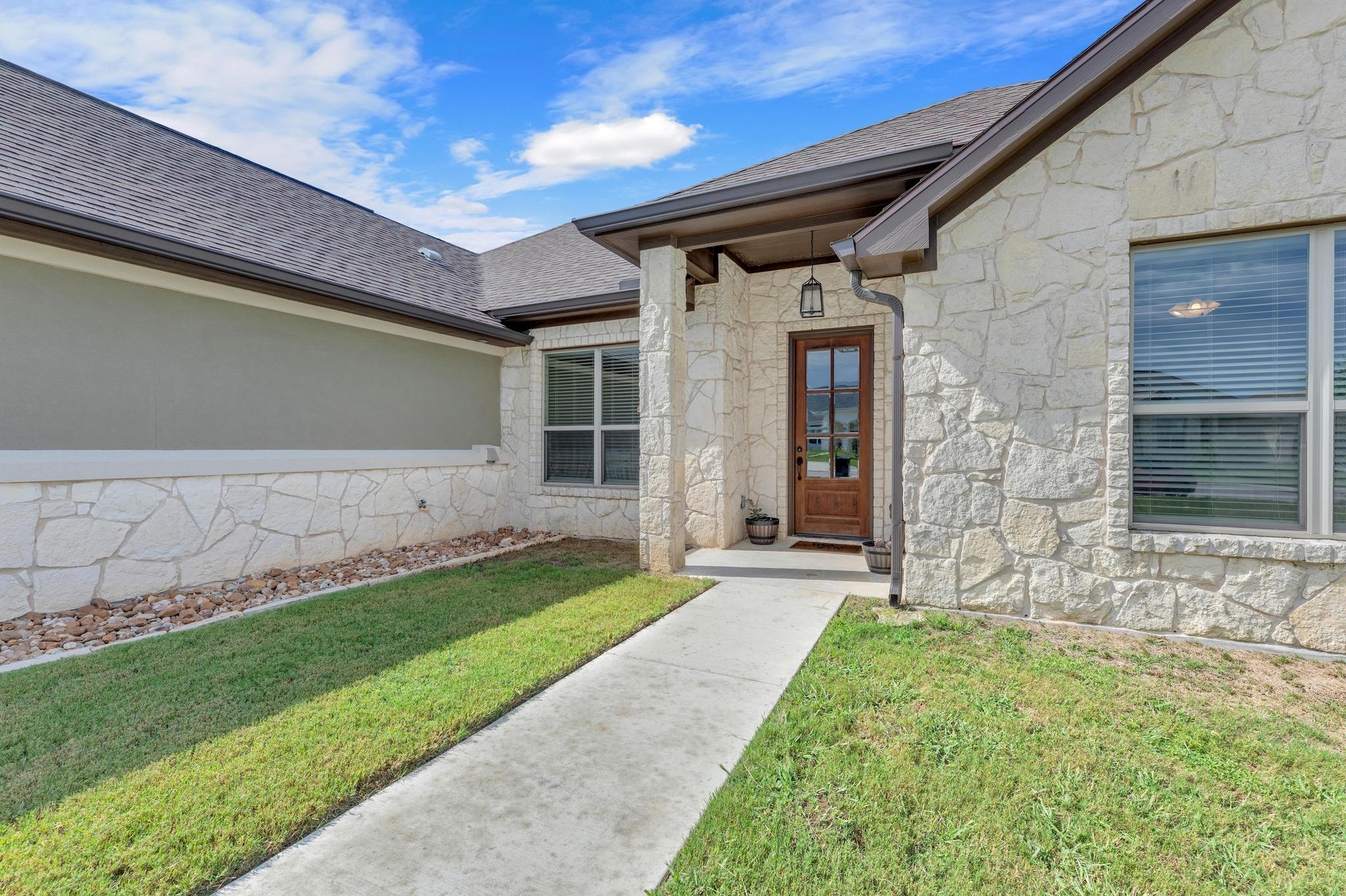 105 Don Dr, Jarrell, TX 76537