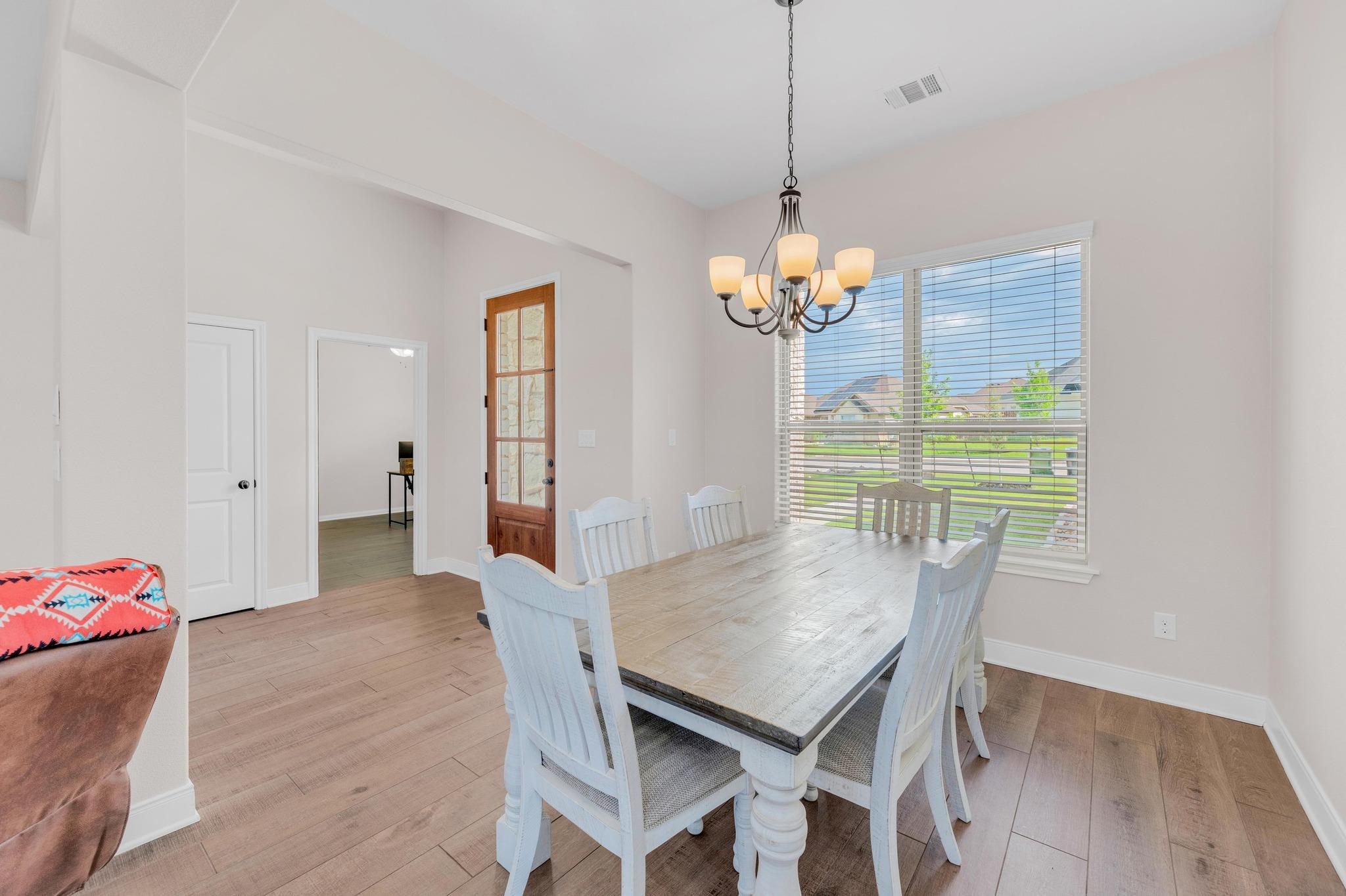 105 Don Dr, Jarrell, TX 76537