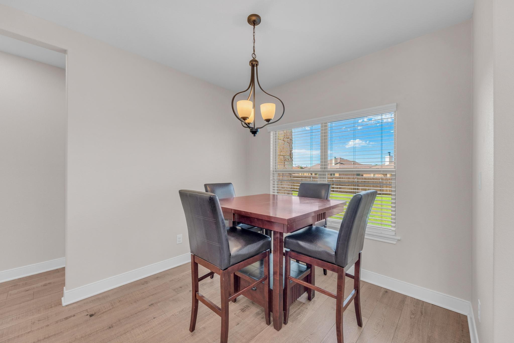 105 Don Dr, Jarrell, TX 76537