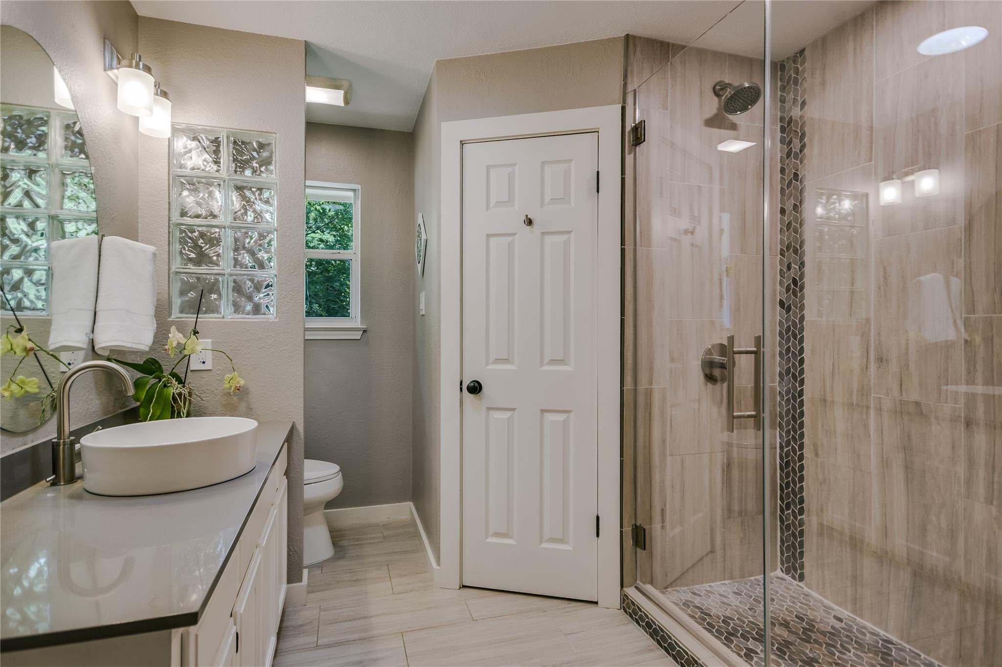 6802 Rio Bravo Ln, Austin, TX 78737