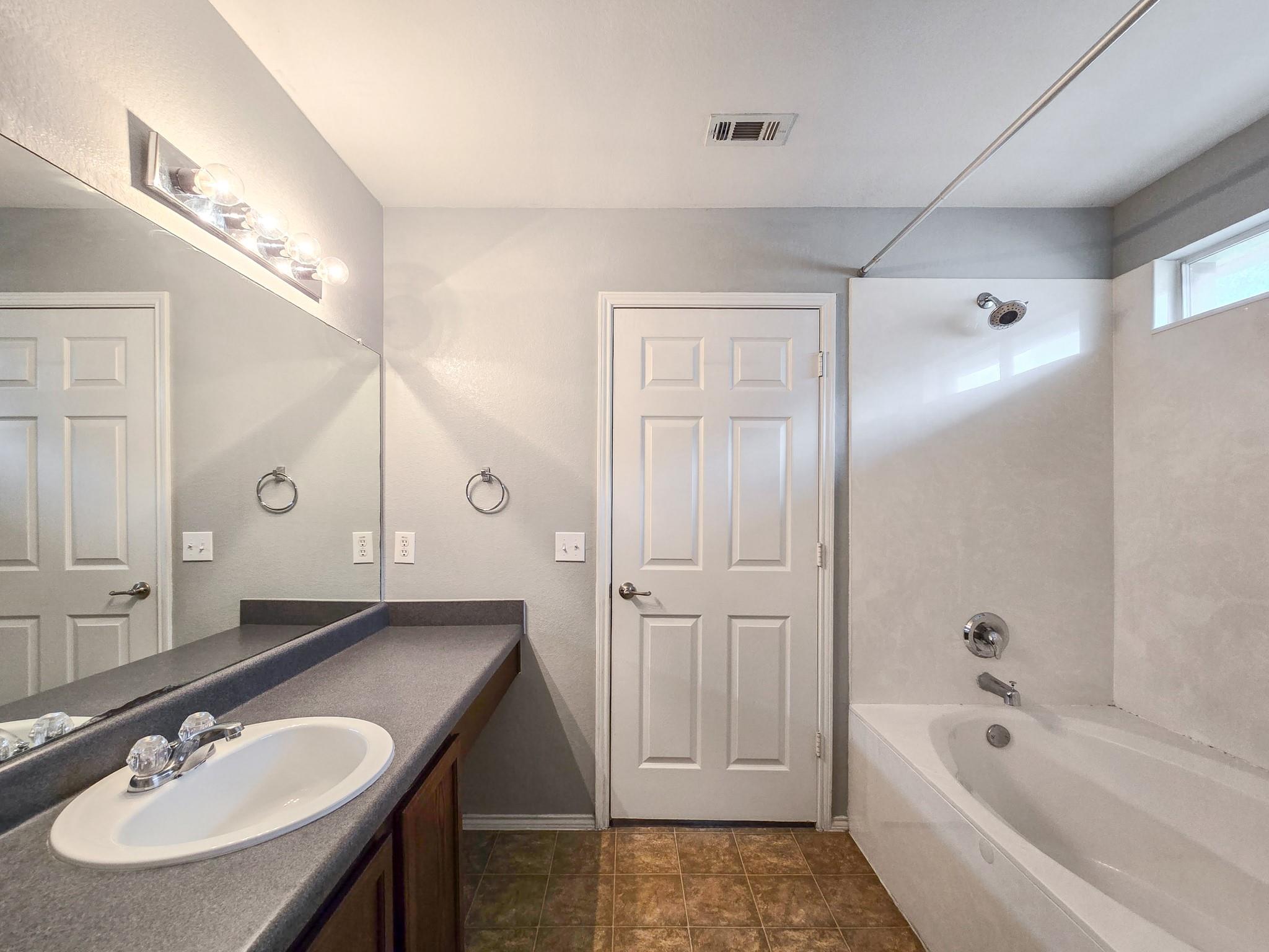 5125 English Glade Dr, Austin, TX 78724