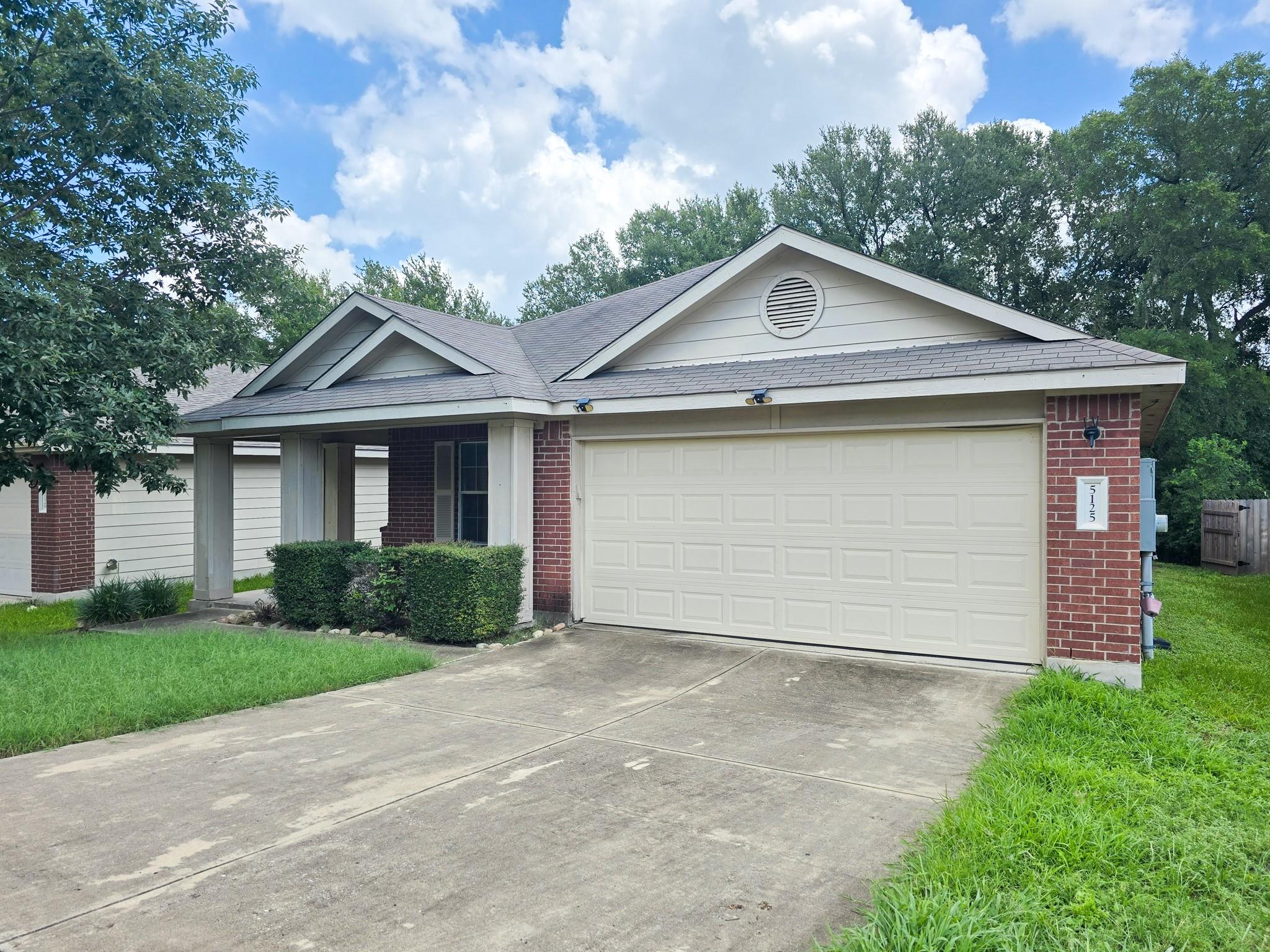 5125 English Glade Dr, Austin, TX 78724
