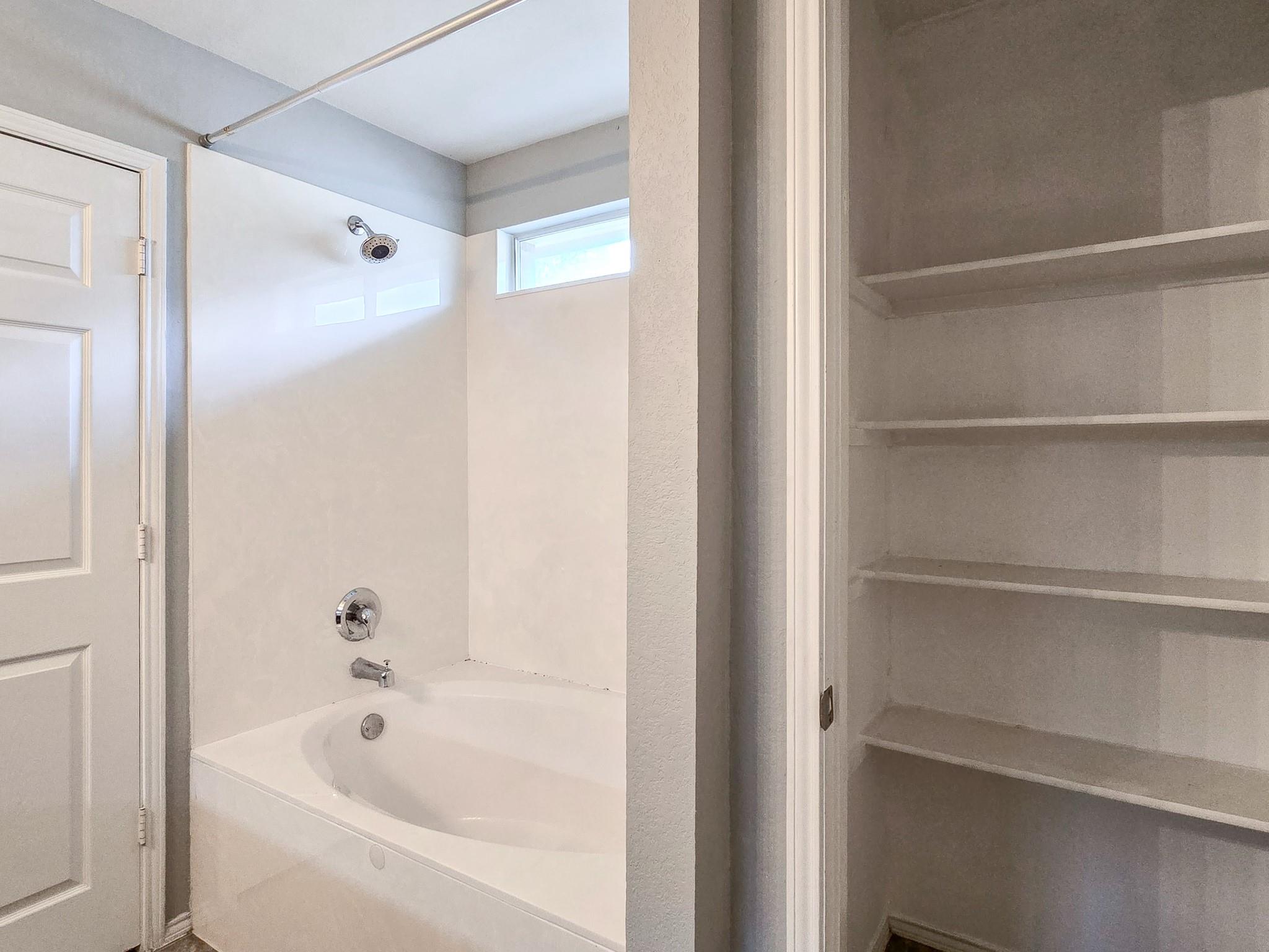5125 English Glade Dr, Austin, TX 78724
