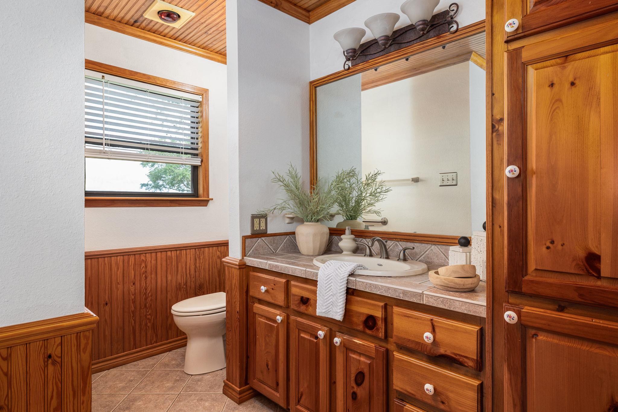800 County Road 458 Rd, Coupland, TX 78615
