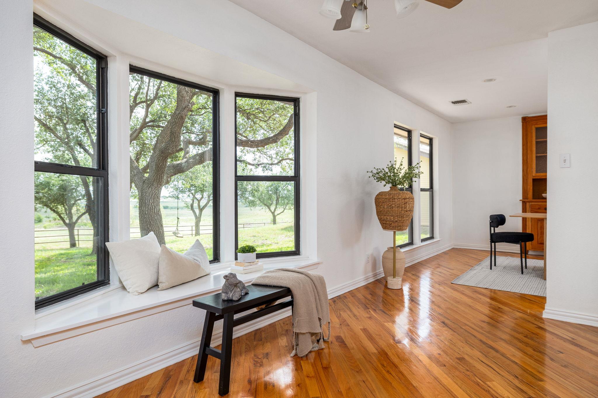 800 County Road 458 Rd, Coupland, TX 78615