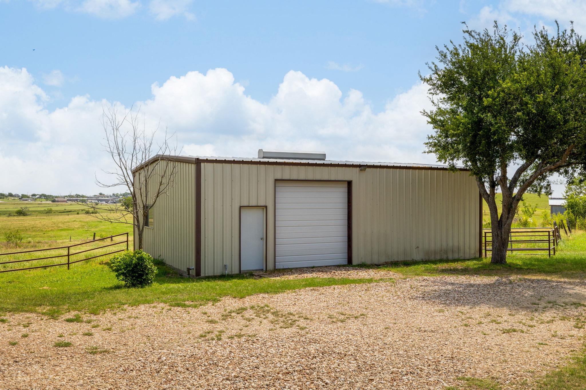 800 County Road 458 Rd, Coupland, TX 78615