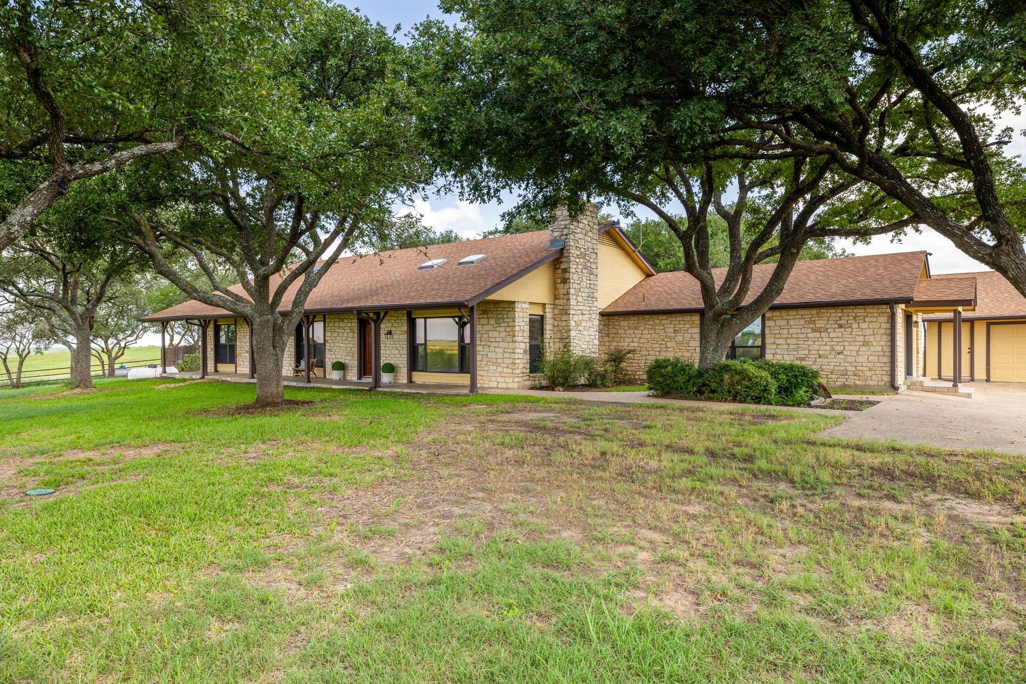 800 County Road 458 Rd, Coupland, TX 78615