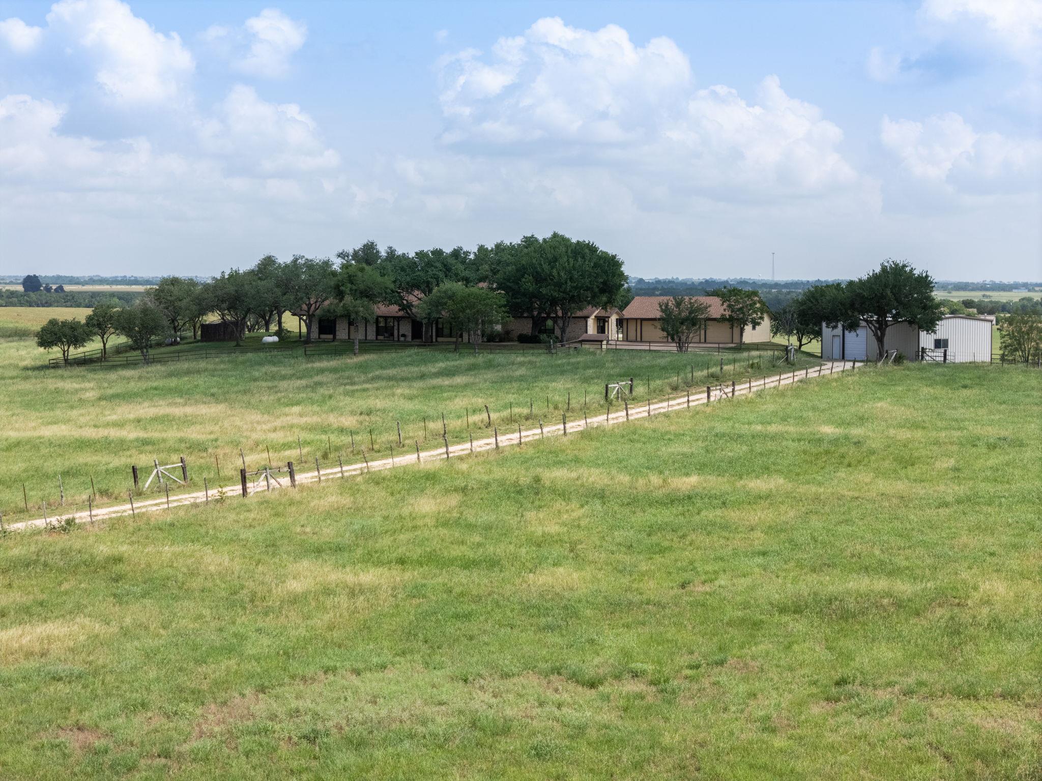 800 County Road 458 Rd, Coupland, TX 78615