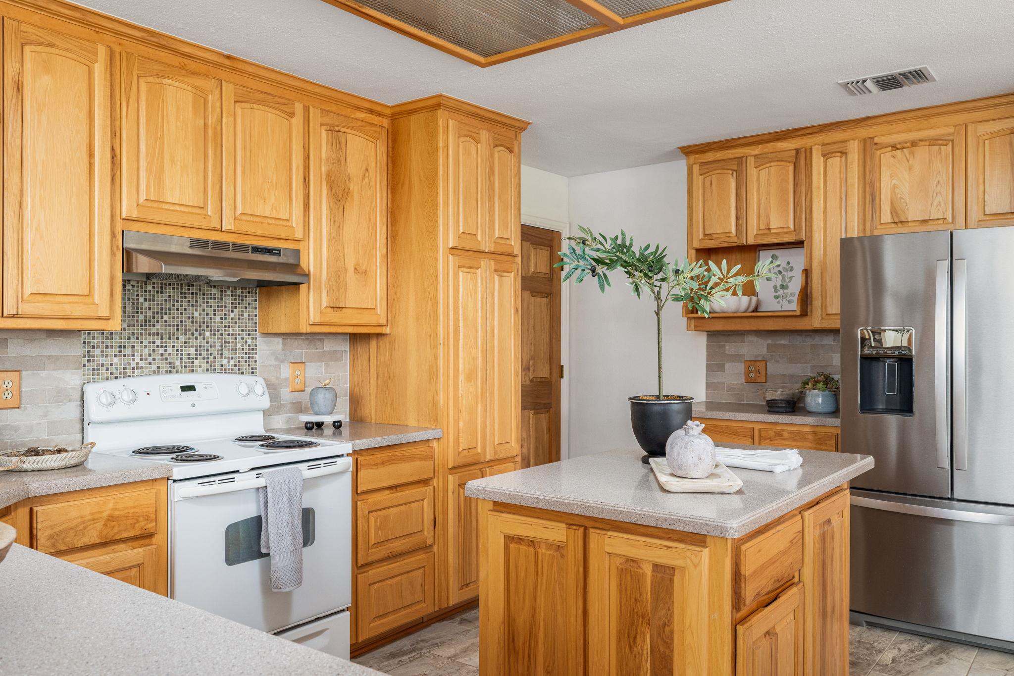 800 County Road 458 Rd, Coupland, TX 78615