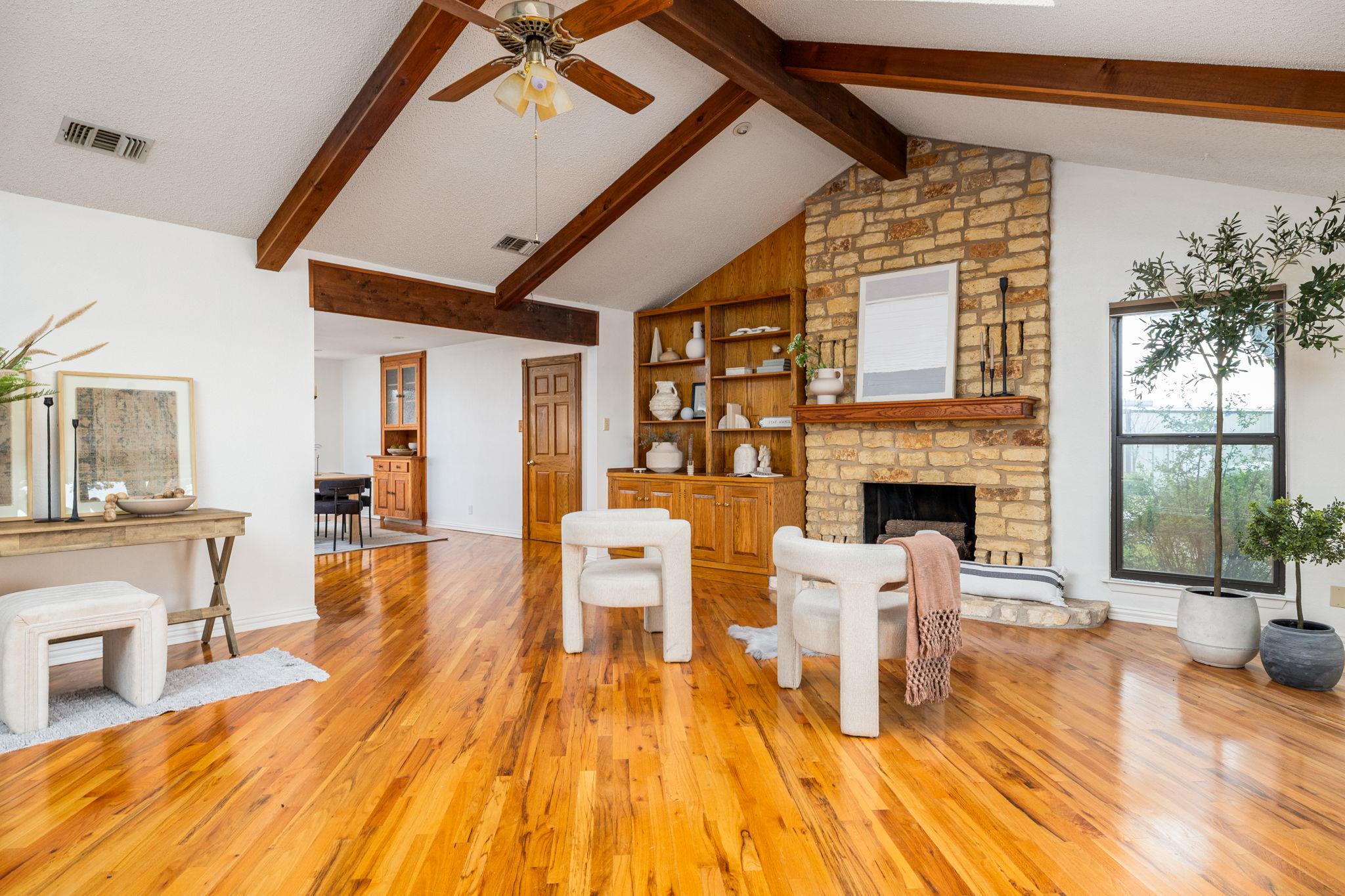 800 County Road 458 Rd, Coupland, TX 78615