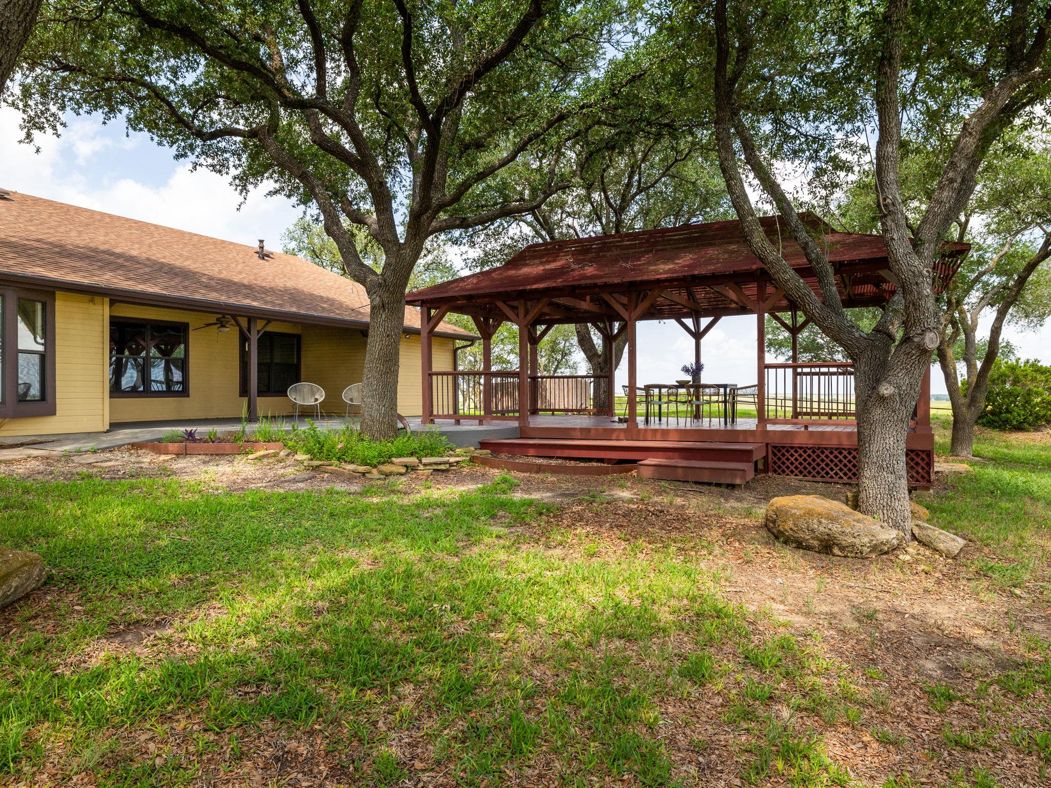800 County Road 458 Rd, Coupland, TX 78615