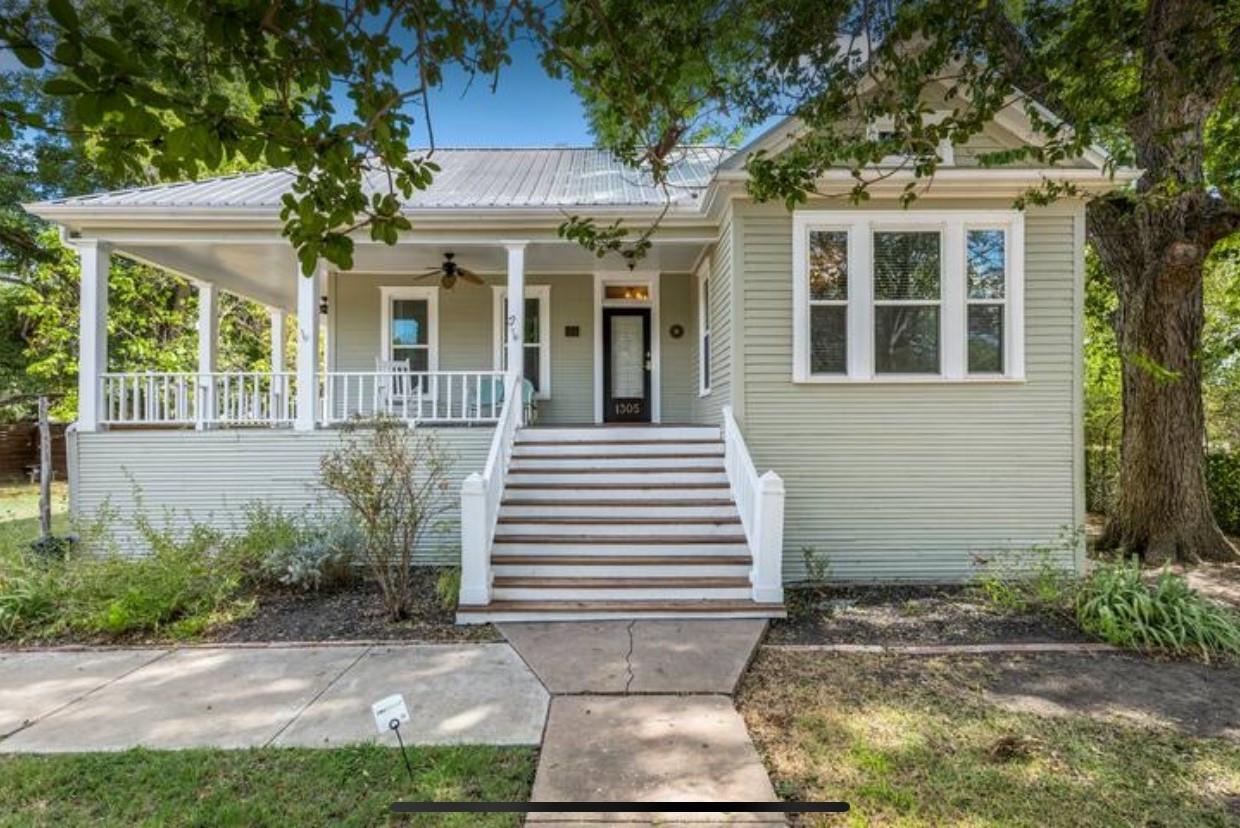 1305 Pine St, Bastrop, TX 78602