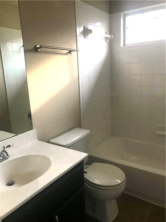 1018 Gentry Dr, Leander, TX 78641