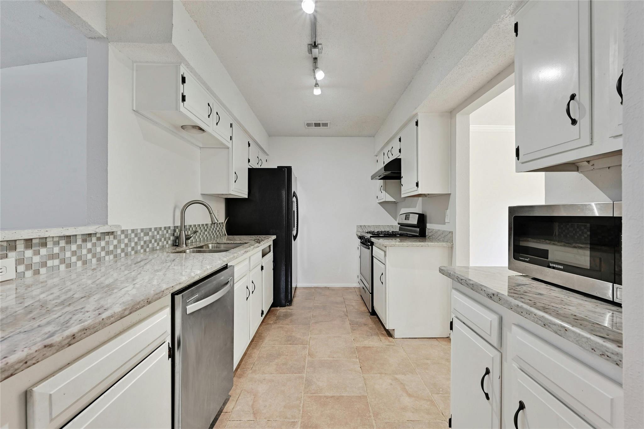 3326 Clarksburg Dr, Austin, TX 78745
