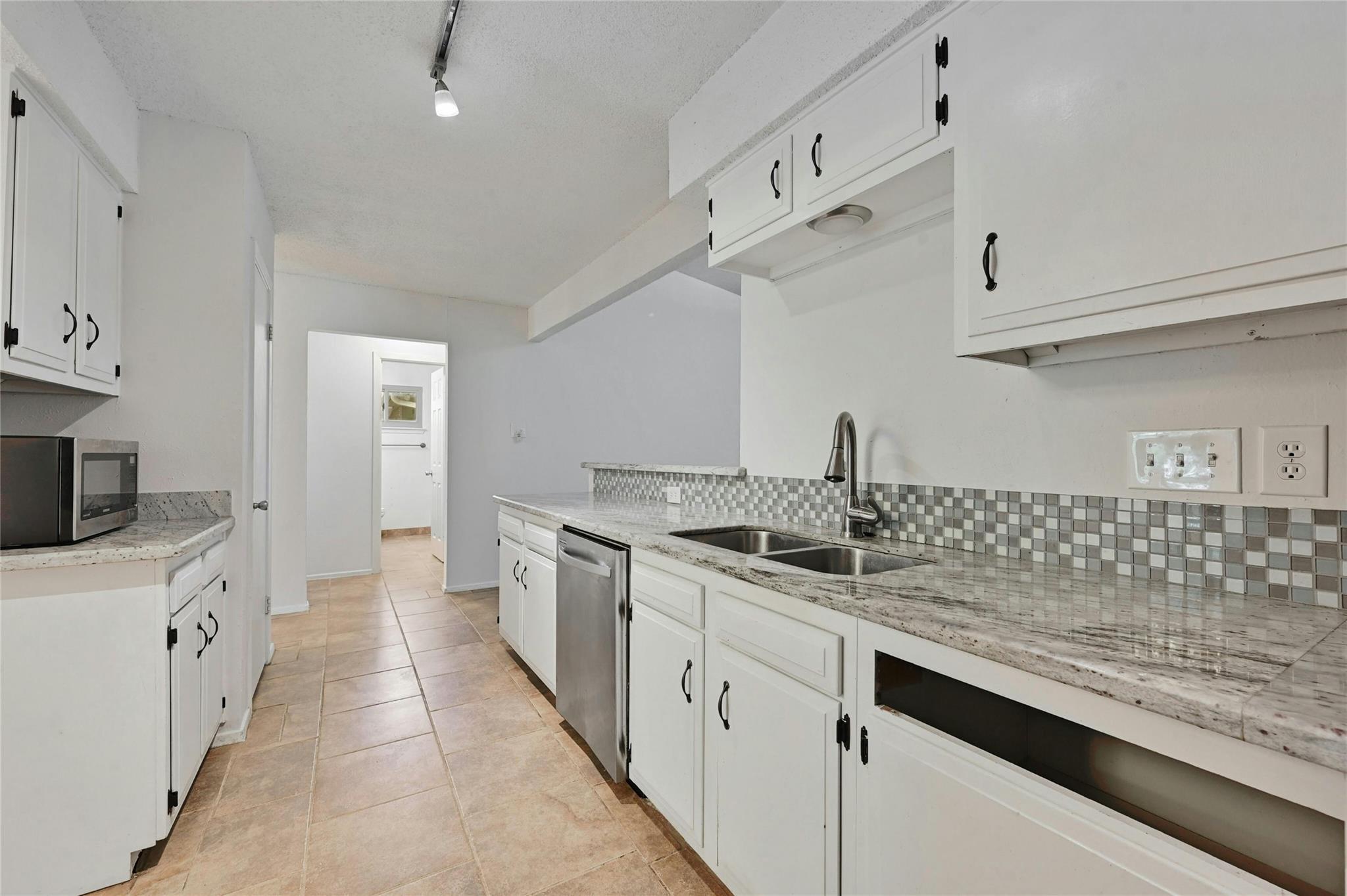 3326 Clarksburg Dr, Austin, TX 78745