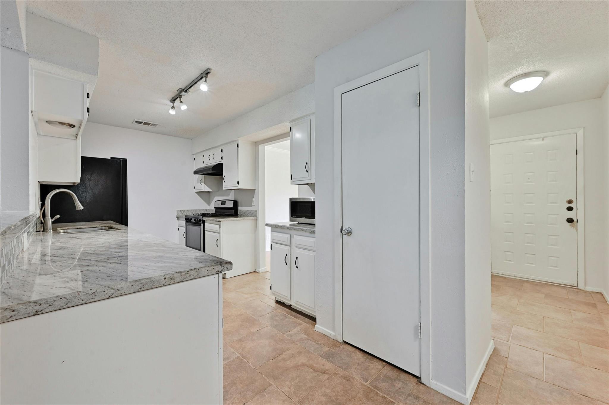 3326 Clarksburg Dr, Austin, TX 78745