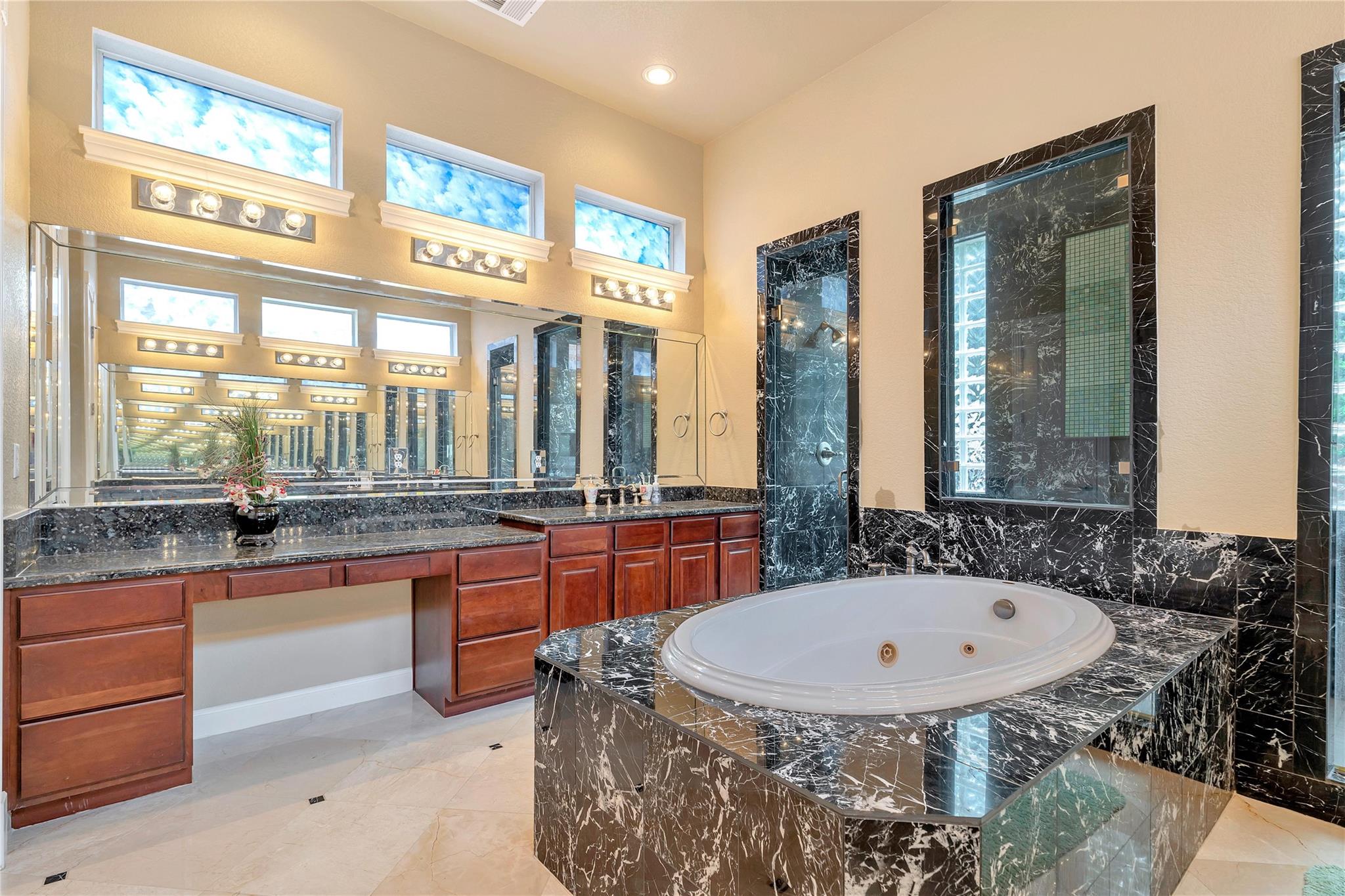 222 Vailco Ln, Austin, TX 78738