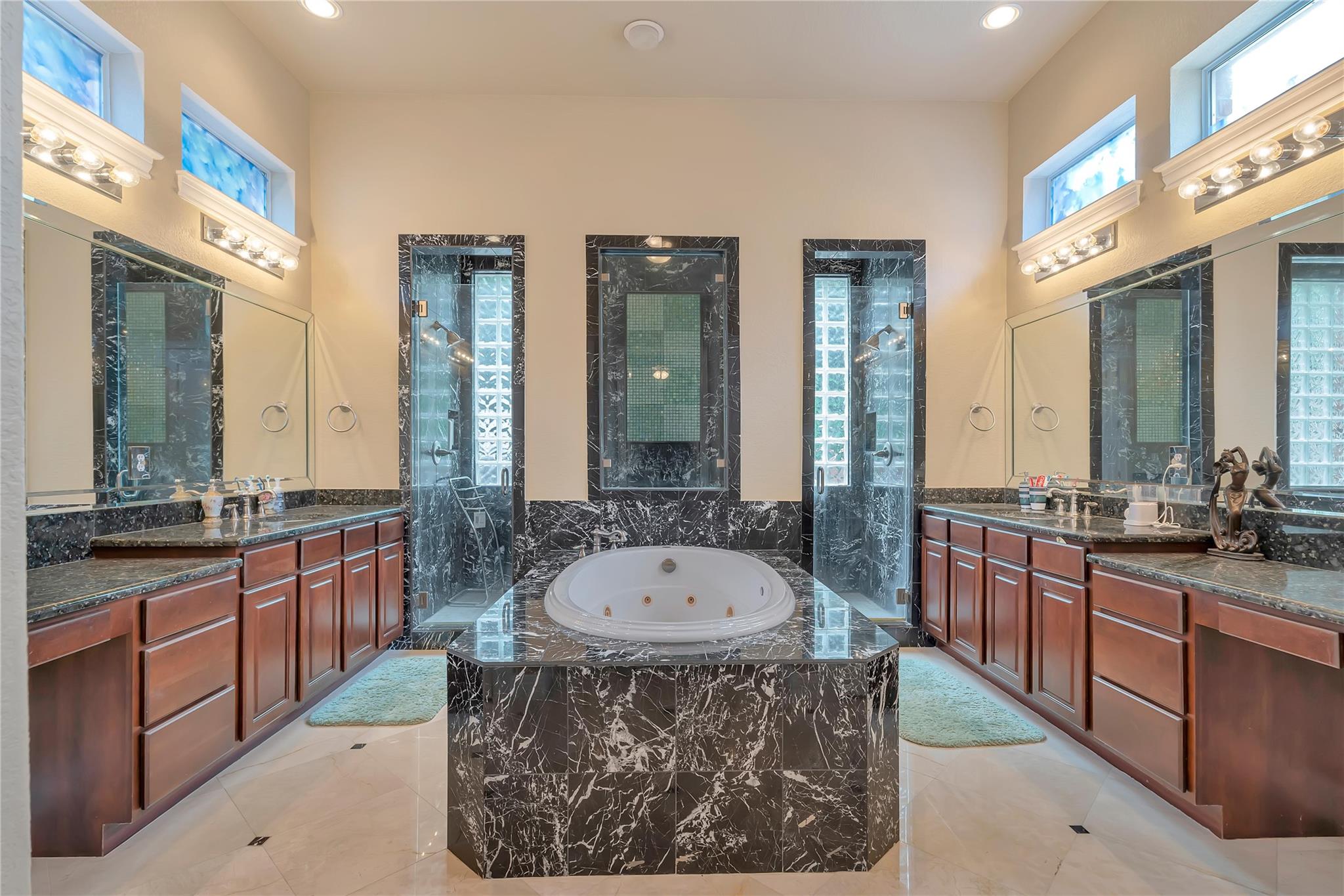 222 Vailco Ln, Austin, TX 78738