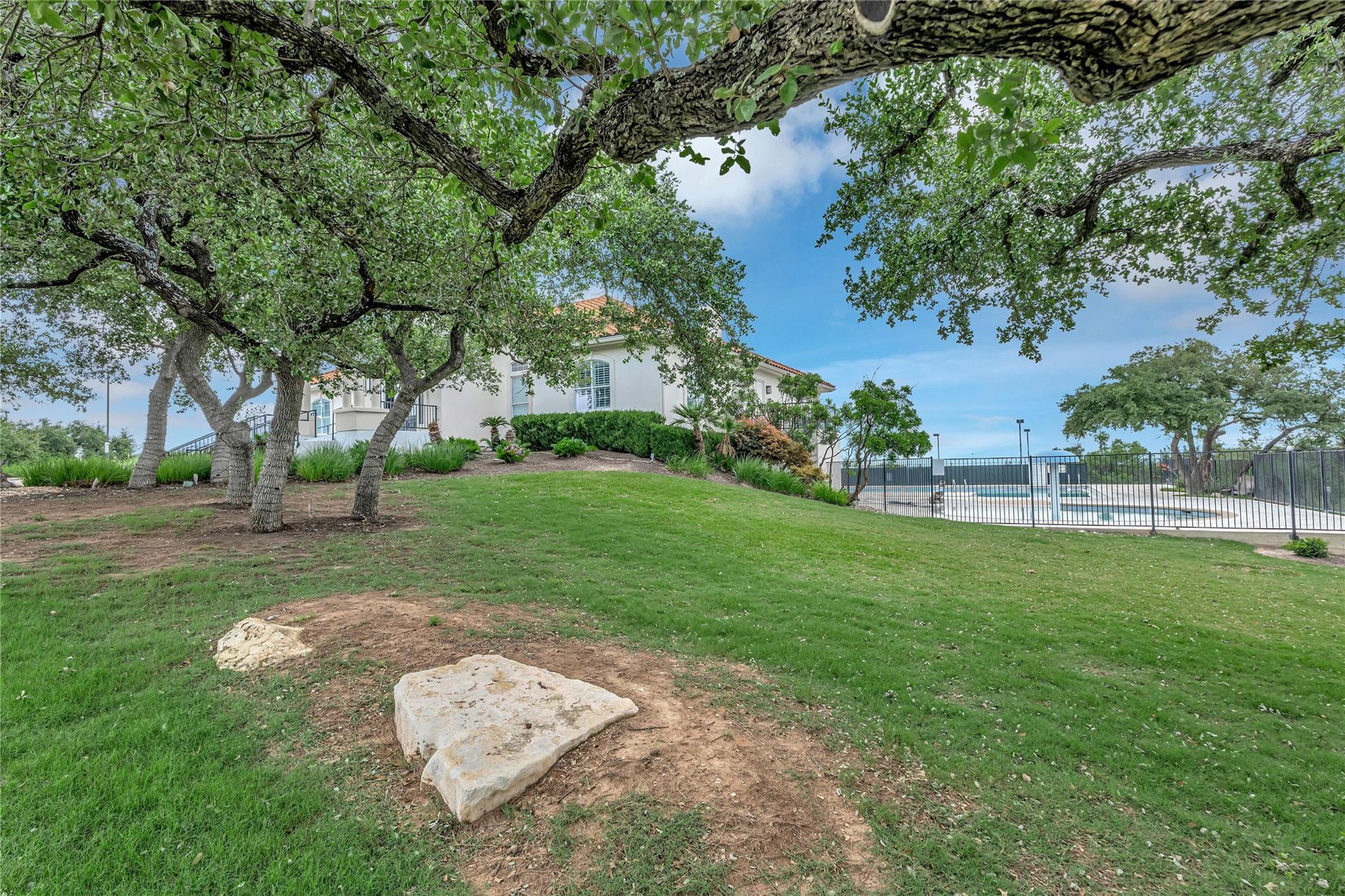 222 Vailco Ln, Austin, TX 78738