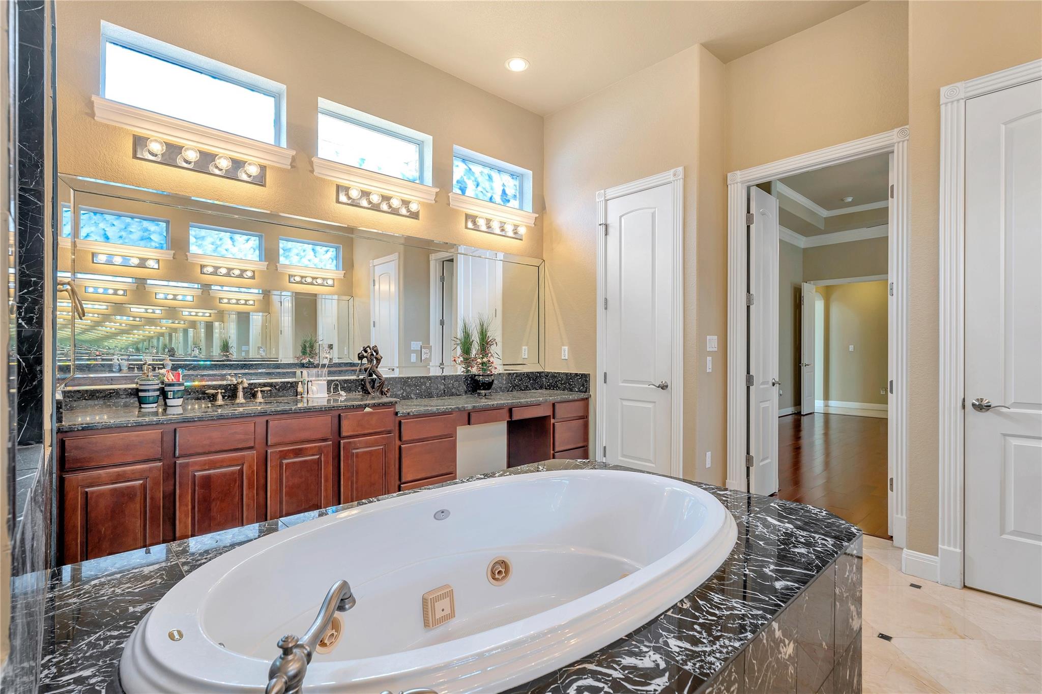 222 Vailco Ln, Austin, TX 78738