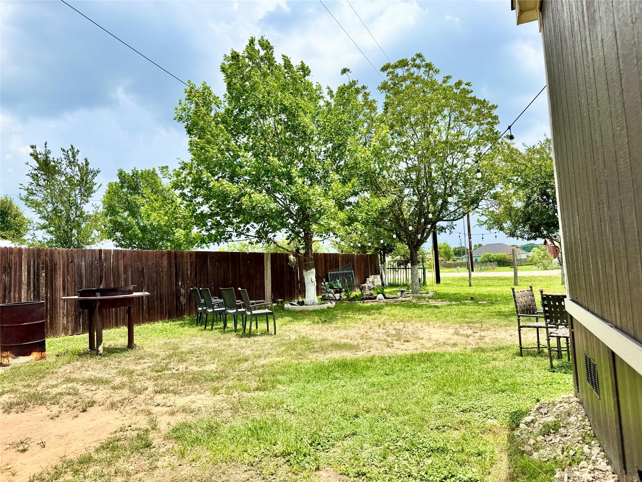 179 Sierra Rosa Dr, Cedar Creek, TX 78612