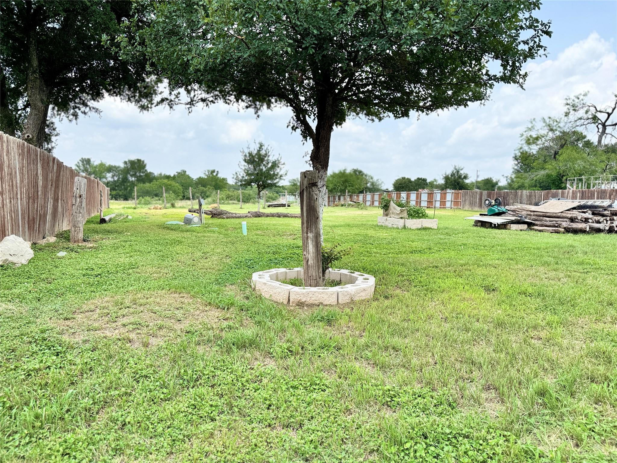 179 Sierra Rosa Dr, Cedar Creek, TX 78612