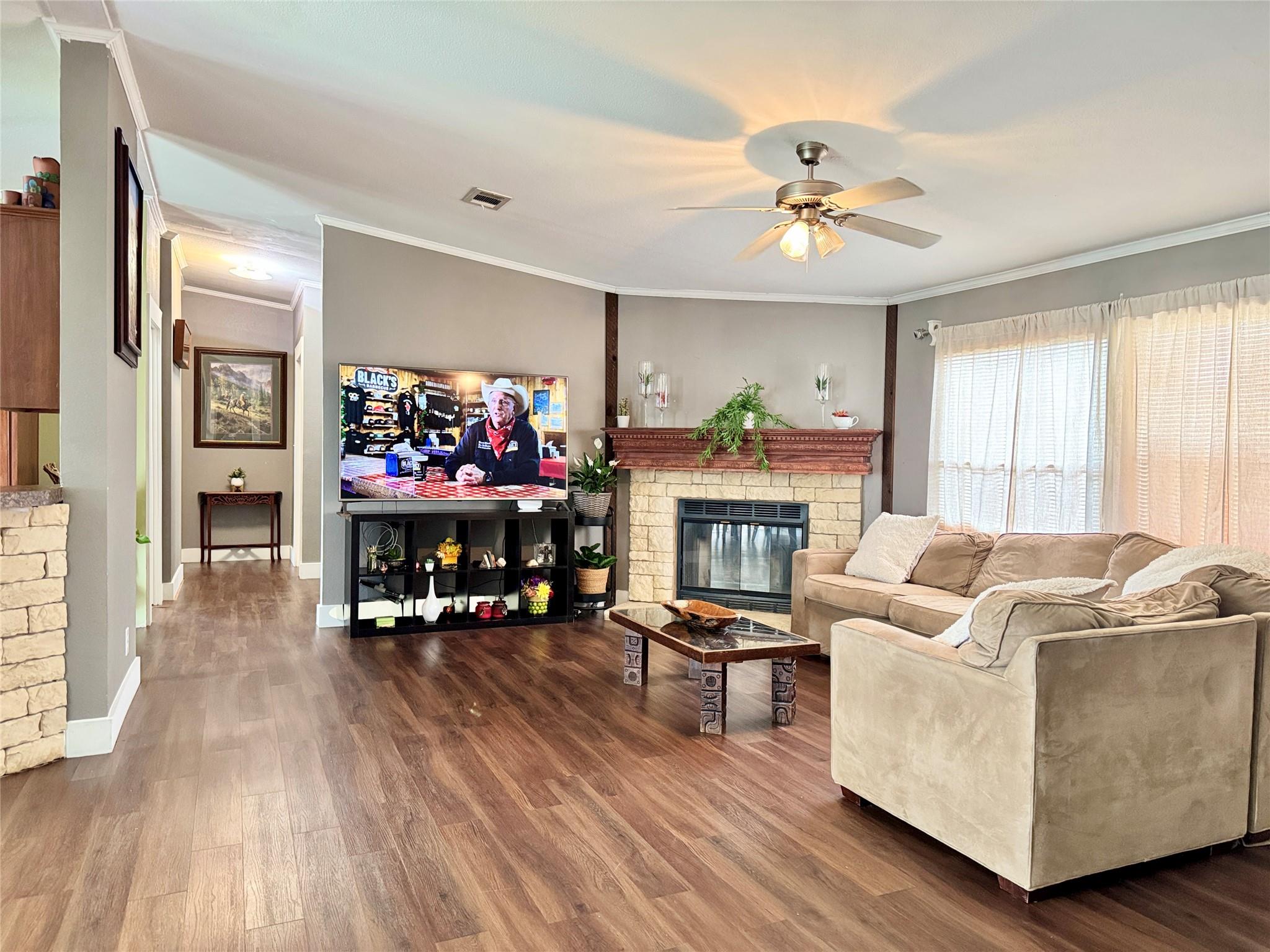 179 Sierra Rosa Dr, Cedar Creek, TX 78612