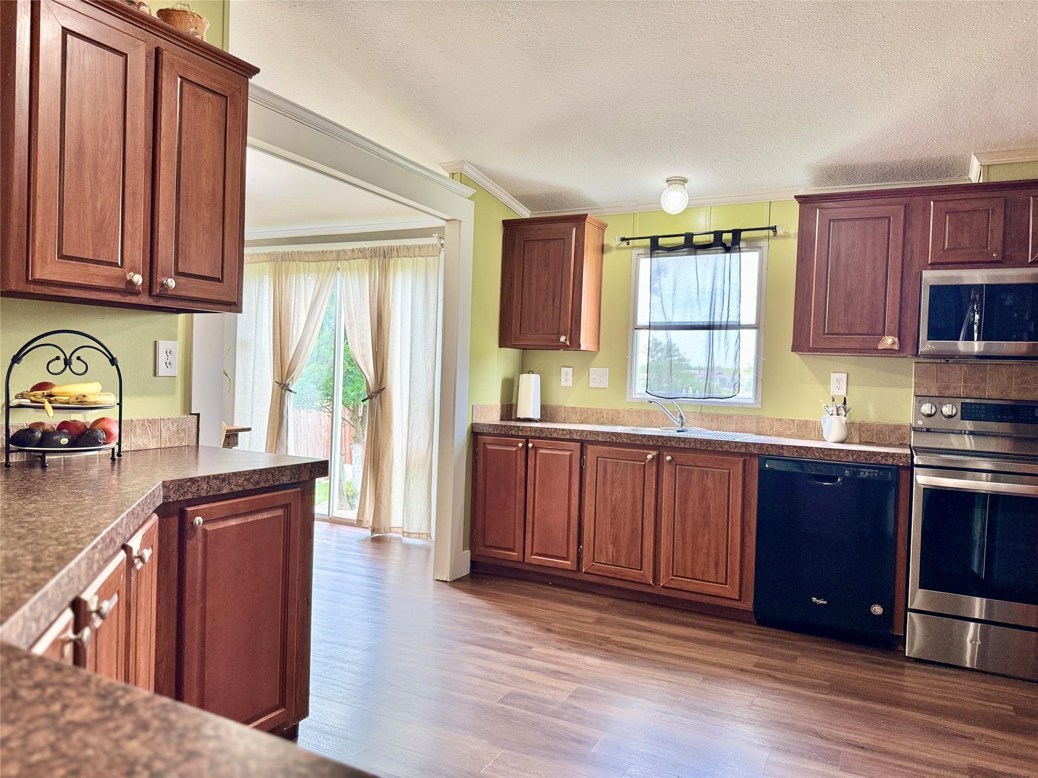 179 Sierra Rosa Dr, Cedar Creek, TX 78612