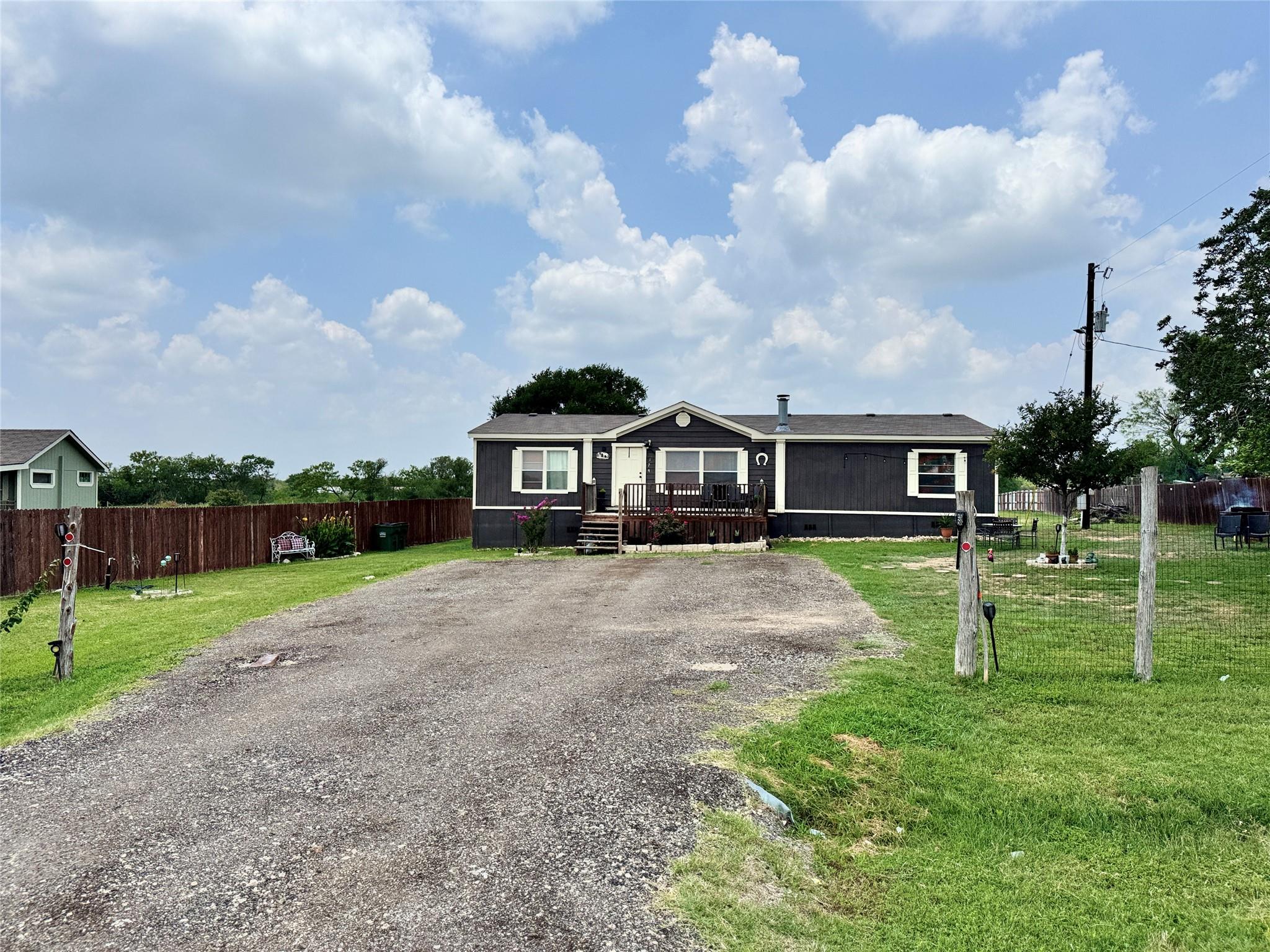 179 Sierra Rosa Dr, Cedar Creek, TX 78612