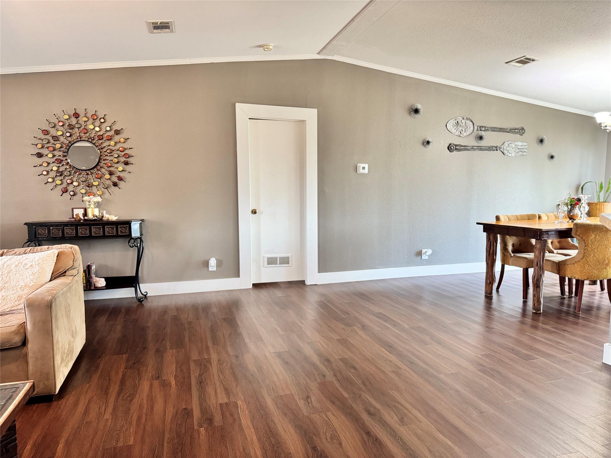 179 Sierra Rosa Dr, Cedar Creek, TX 78612