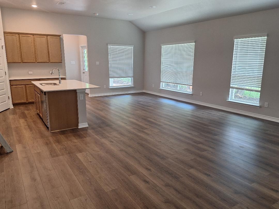 504 S Story Sts, Florence, TX 76527