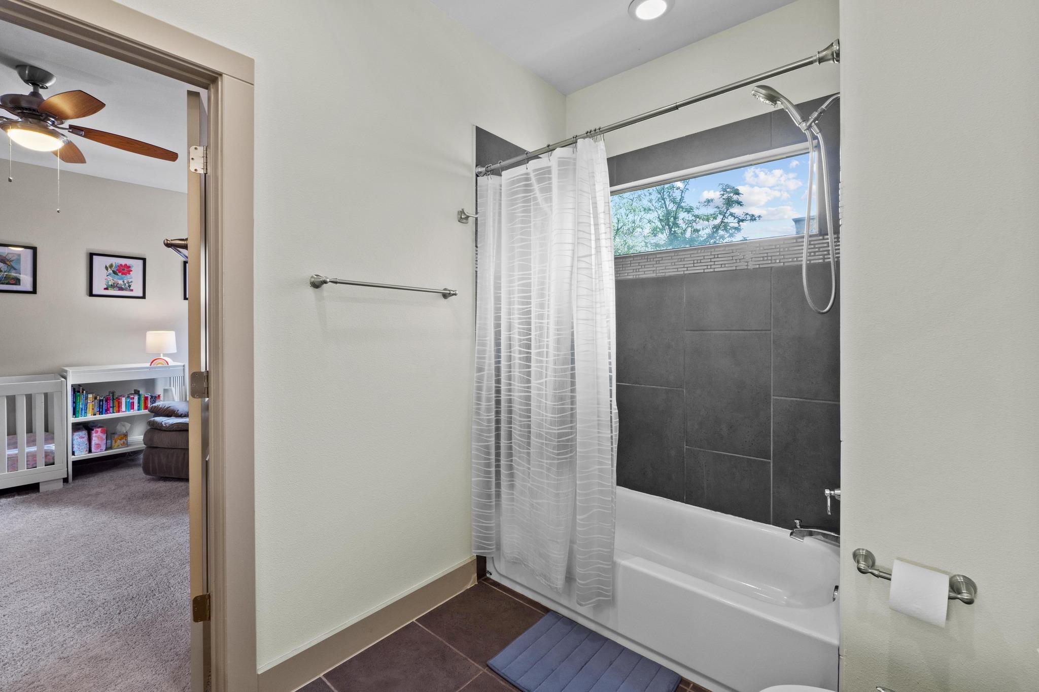 1907 E 20th St, Austin, TX 78722