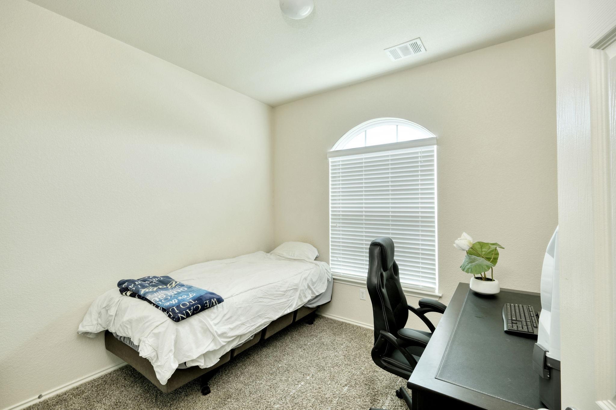 401 Hyltin St, Hutto, TX 78634