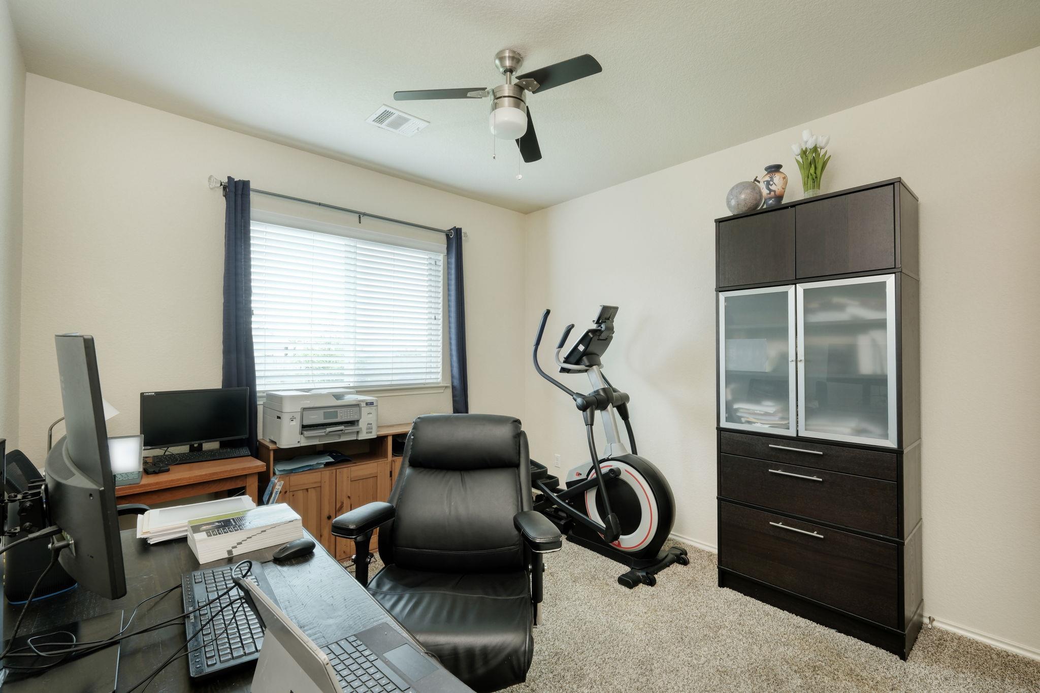 401 Hyltin St, Hutto, TX 78634