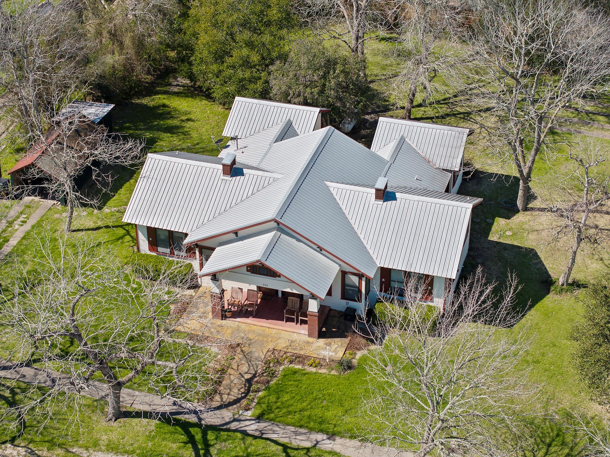 306 S Market St, Flatonia, TX 78941