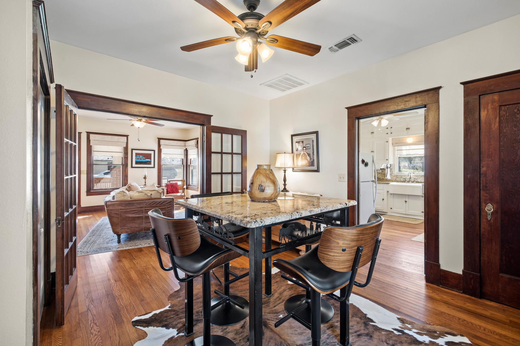 306 S Market St, Flatonia, TX 78941