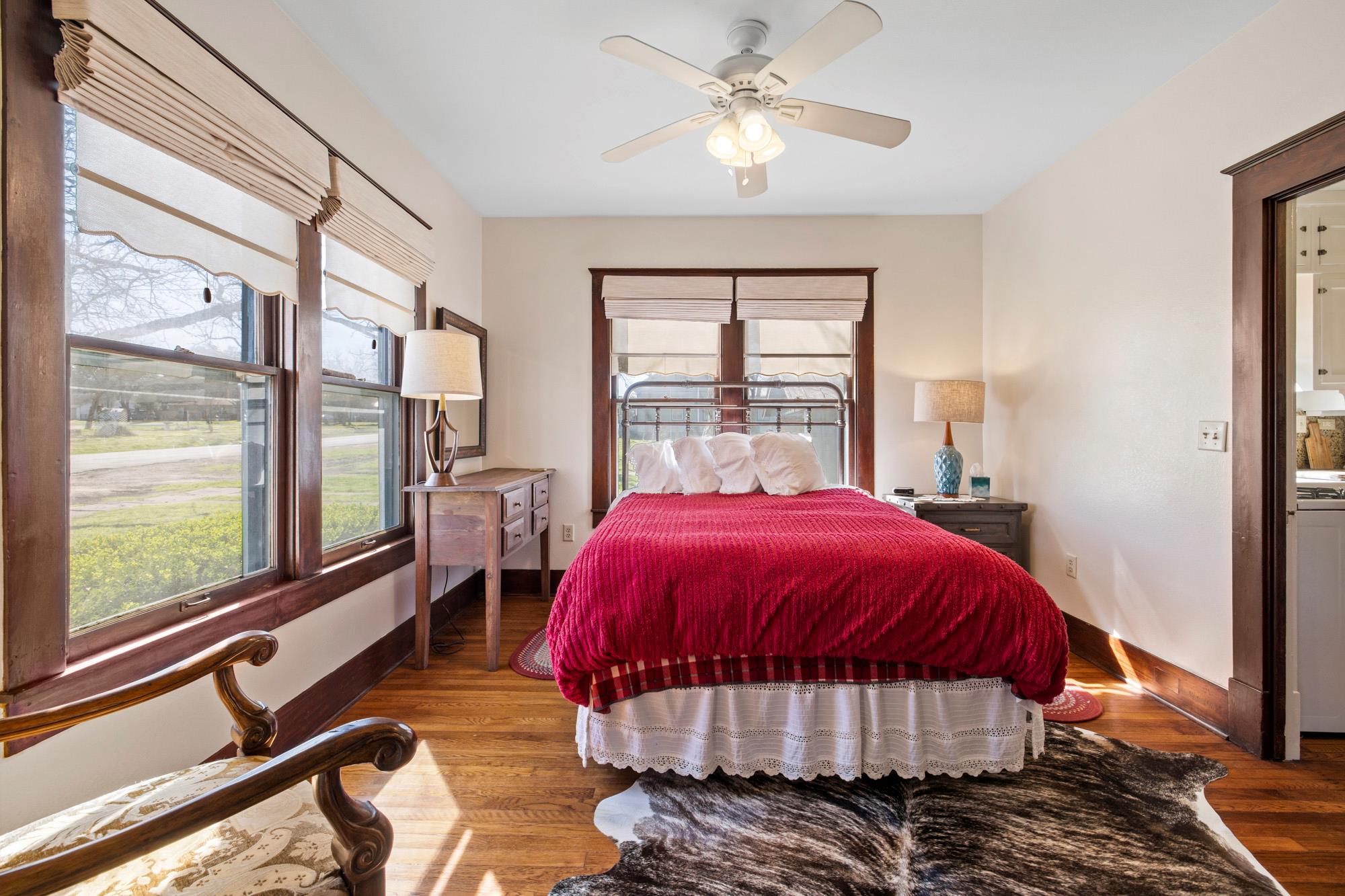 306 S Market St, Flatonia, TX 78941