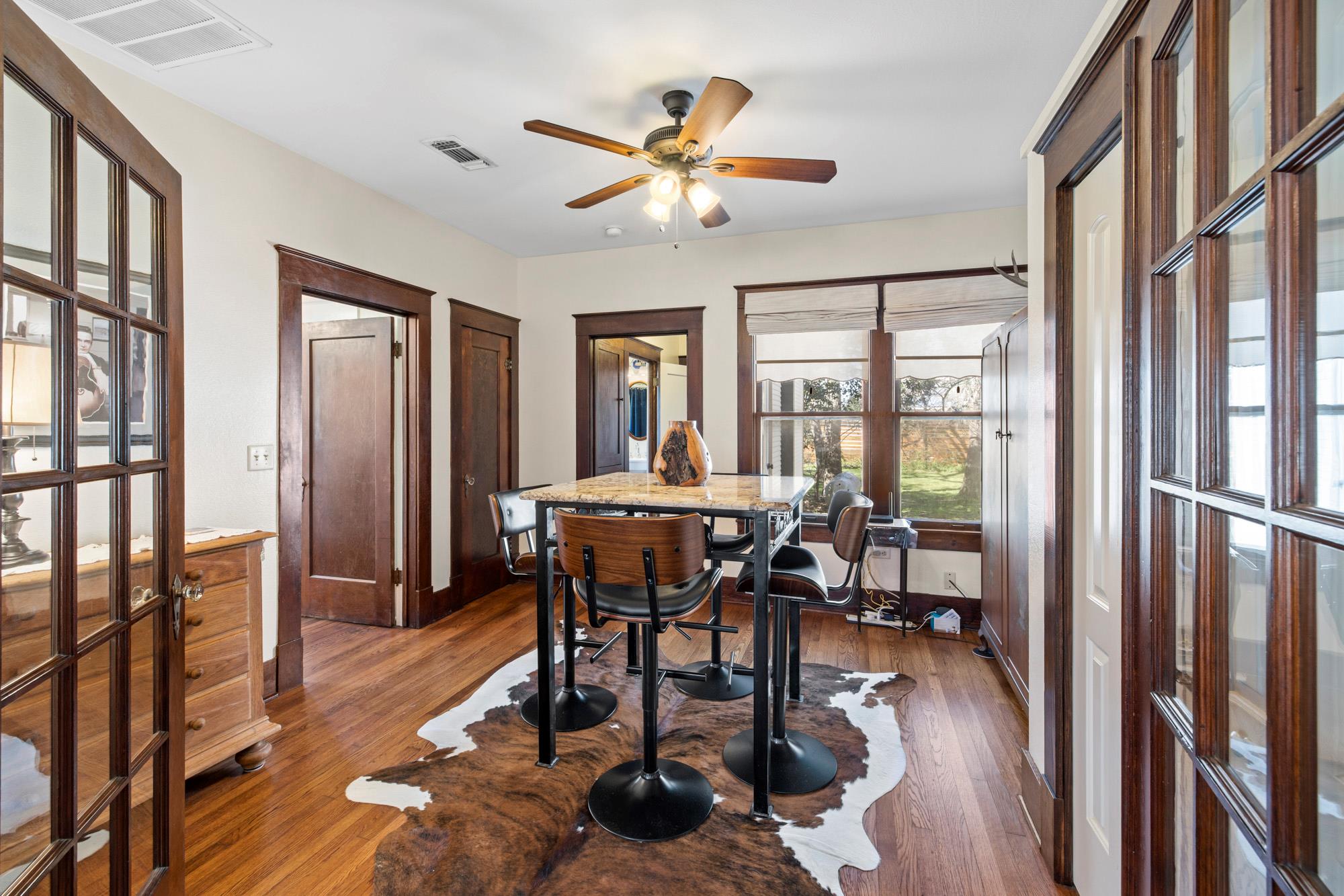 306 S Market St, Flatonia, TX 78941
