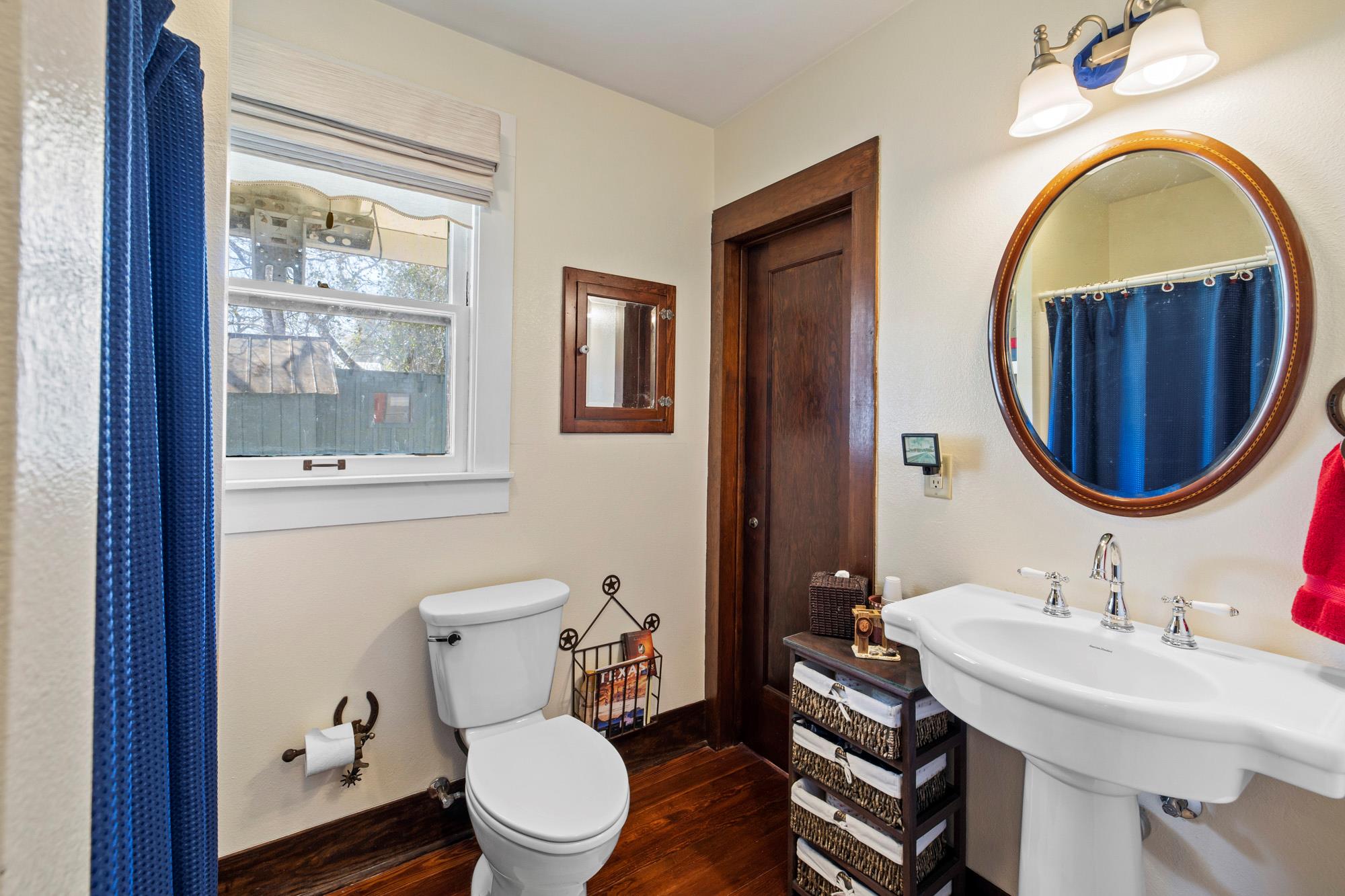 306 S Market St, Flatonia, TX 78941